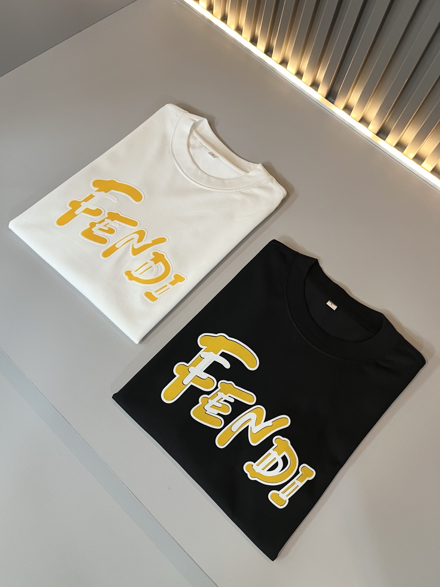 FEN*I 芬*迪2025春夏新款FD家族FF男女同款👫打底衫，男女同款👫百搭极简短袖。意大利原厂订单，