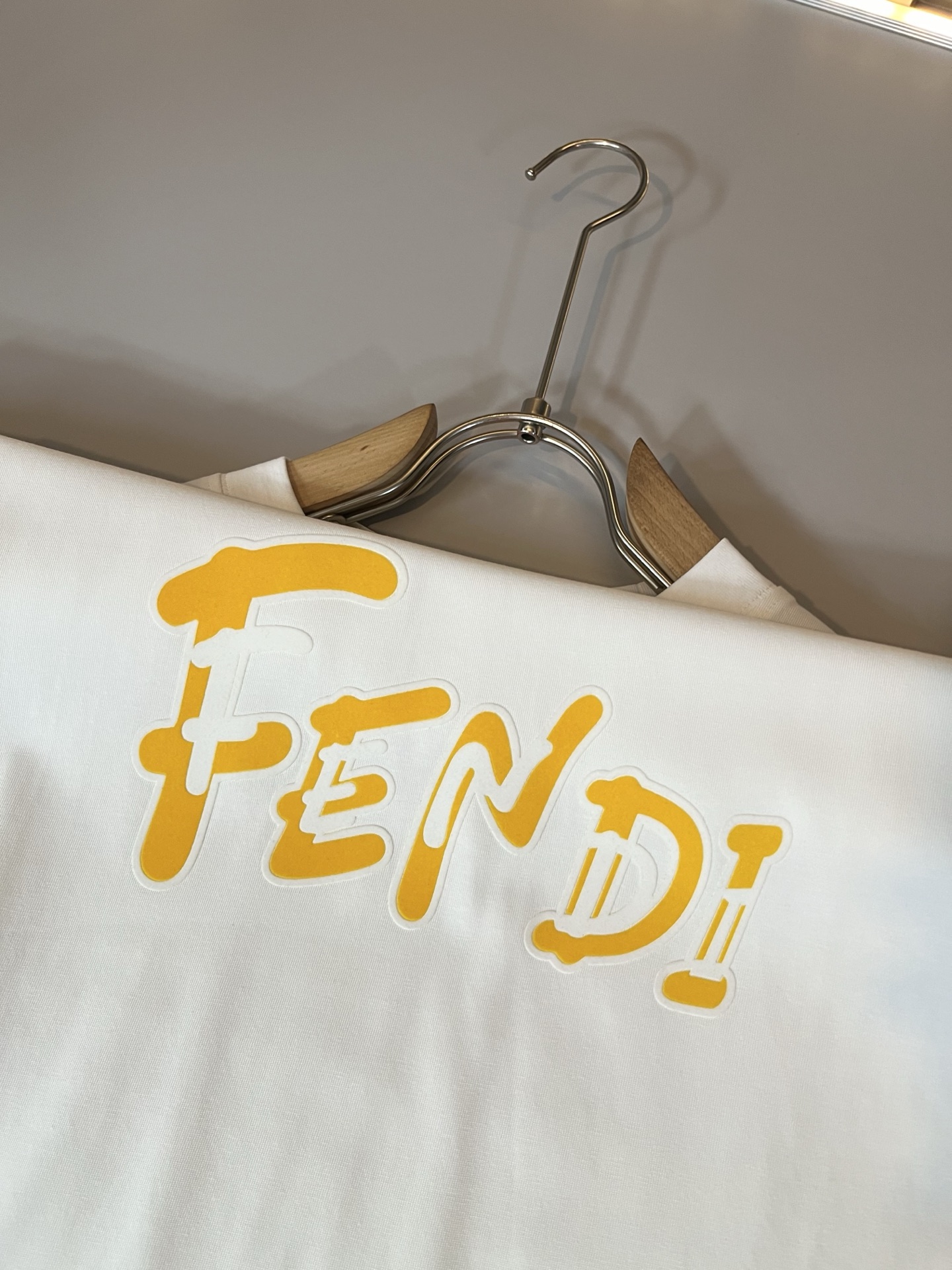 FEN*I 芬*迪2025春夏新款FD家族FF男女同款👫打底衫，男女同款👫百搭极简短袖。意大利原厂订单，