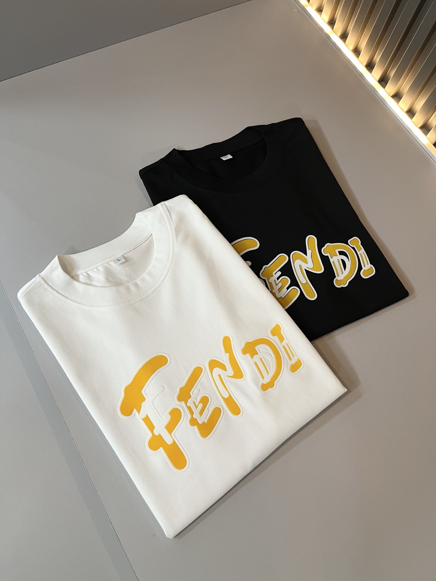 FEN*I 芬*迪2025春夏新款FD家族FF男女同款👫打底衫，男女同款👫百搭极简短袖。意大利原厂订单，