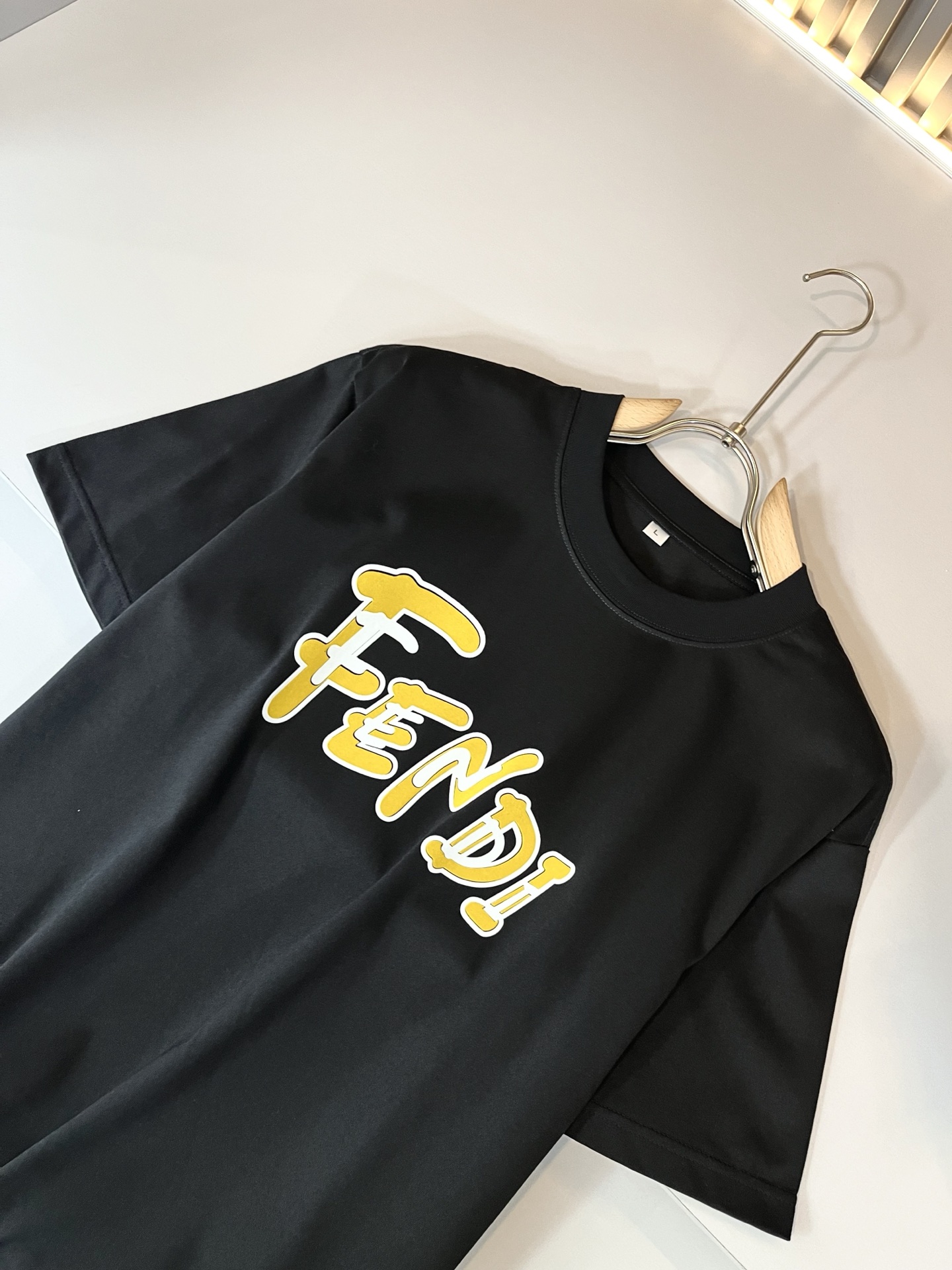 FEN*I 芬*迪2025春夏新款FD家族FF男女同款👫打底衫，男女同款👫百搭极简短袖。意大利原厂订单，