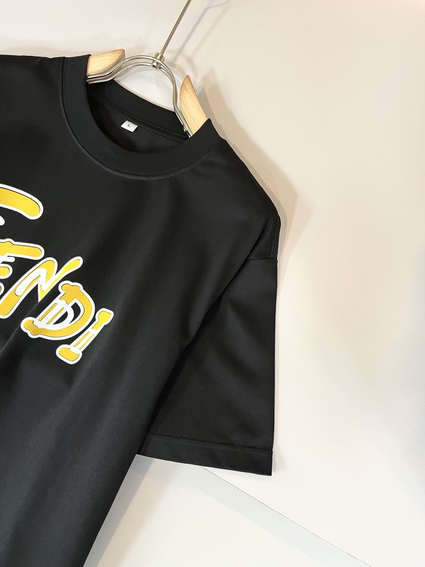 FEN*I 芬*迪2025春夏新款FD家族FF男女同款👫打底衫，男女同款👫百搭极简短袖。意大利原厂订单，