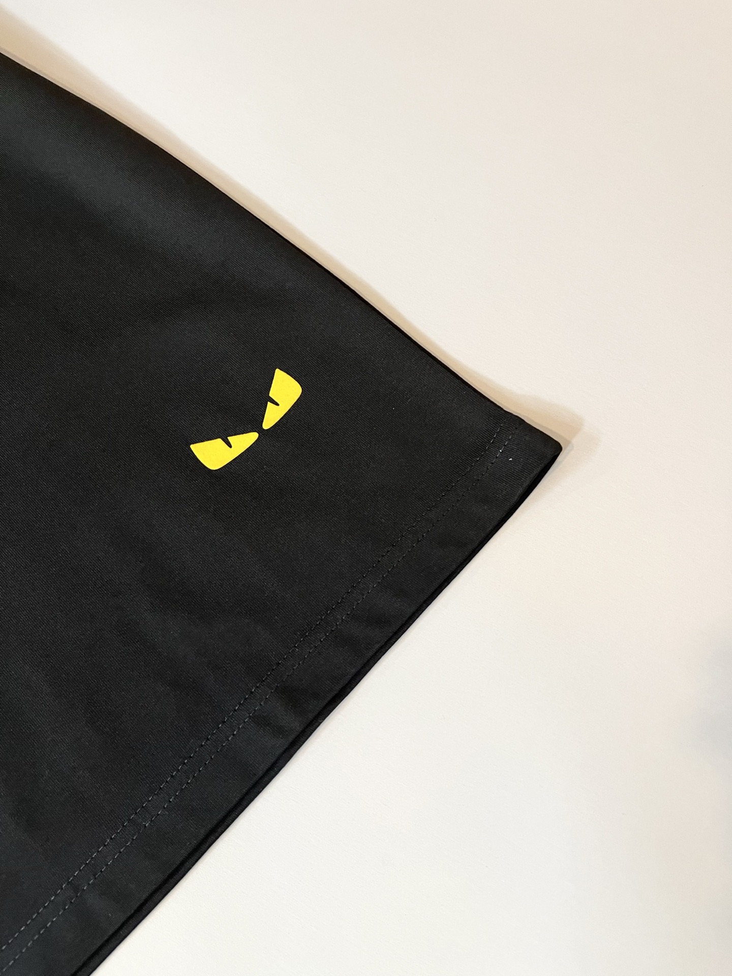 FEN*I 芬*迪2025春夏新款FD家族FF男女同款👫打底衫，男女同款👫百搭极简短袖。意大利原厂订单，