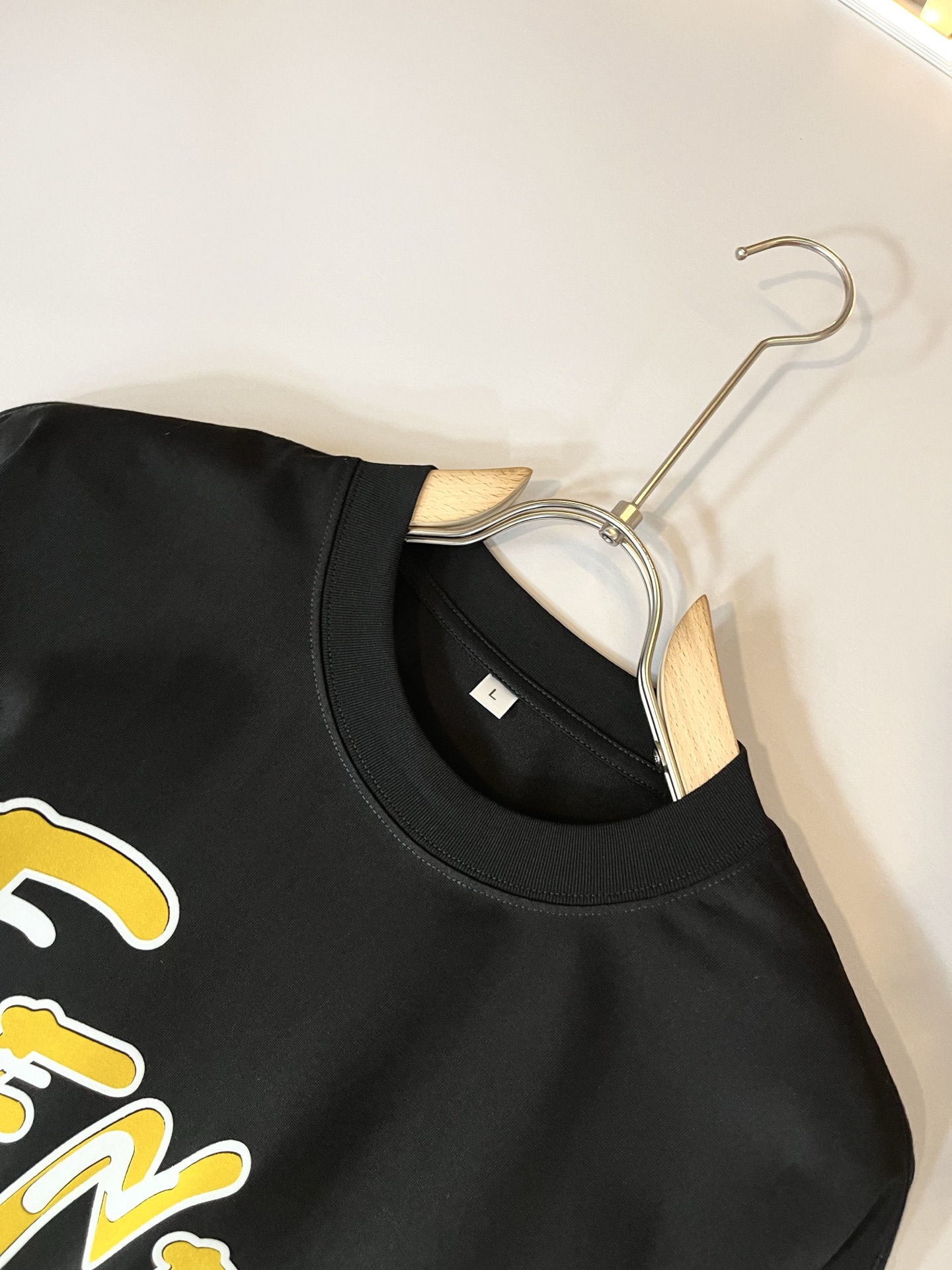 FEN*I 芬*迪2025春夏新款FD家族FF男女同款👫打底衫，男女同款👫百搭极简短袖。意大利原厂订单，