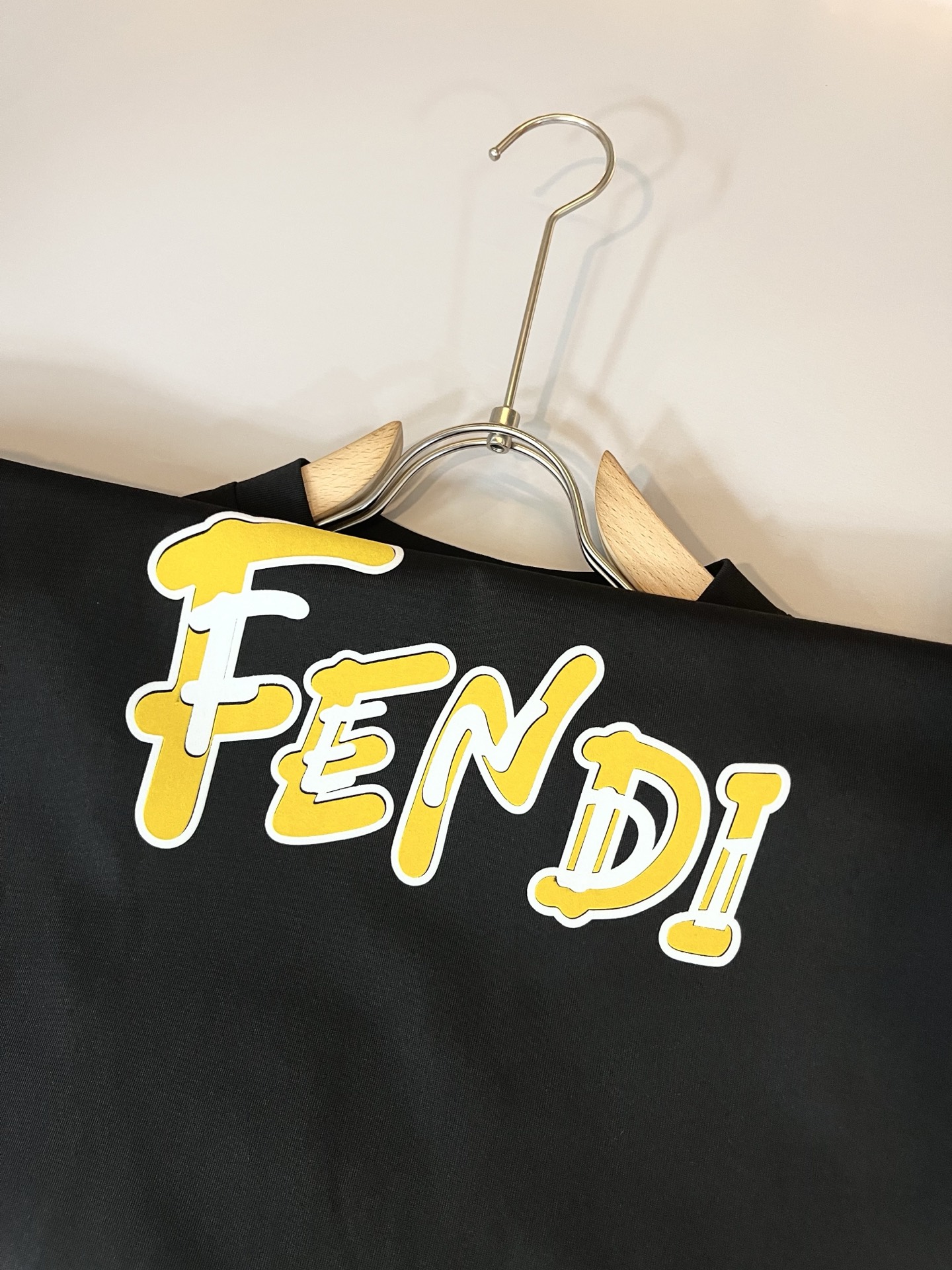 FEN*I 芬*迪2025春夏新款FD家族FF男女同款👫打底衫，男女同款👫百搭极简短袖。意大利原厂订单，