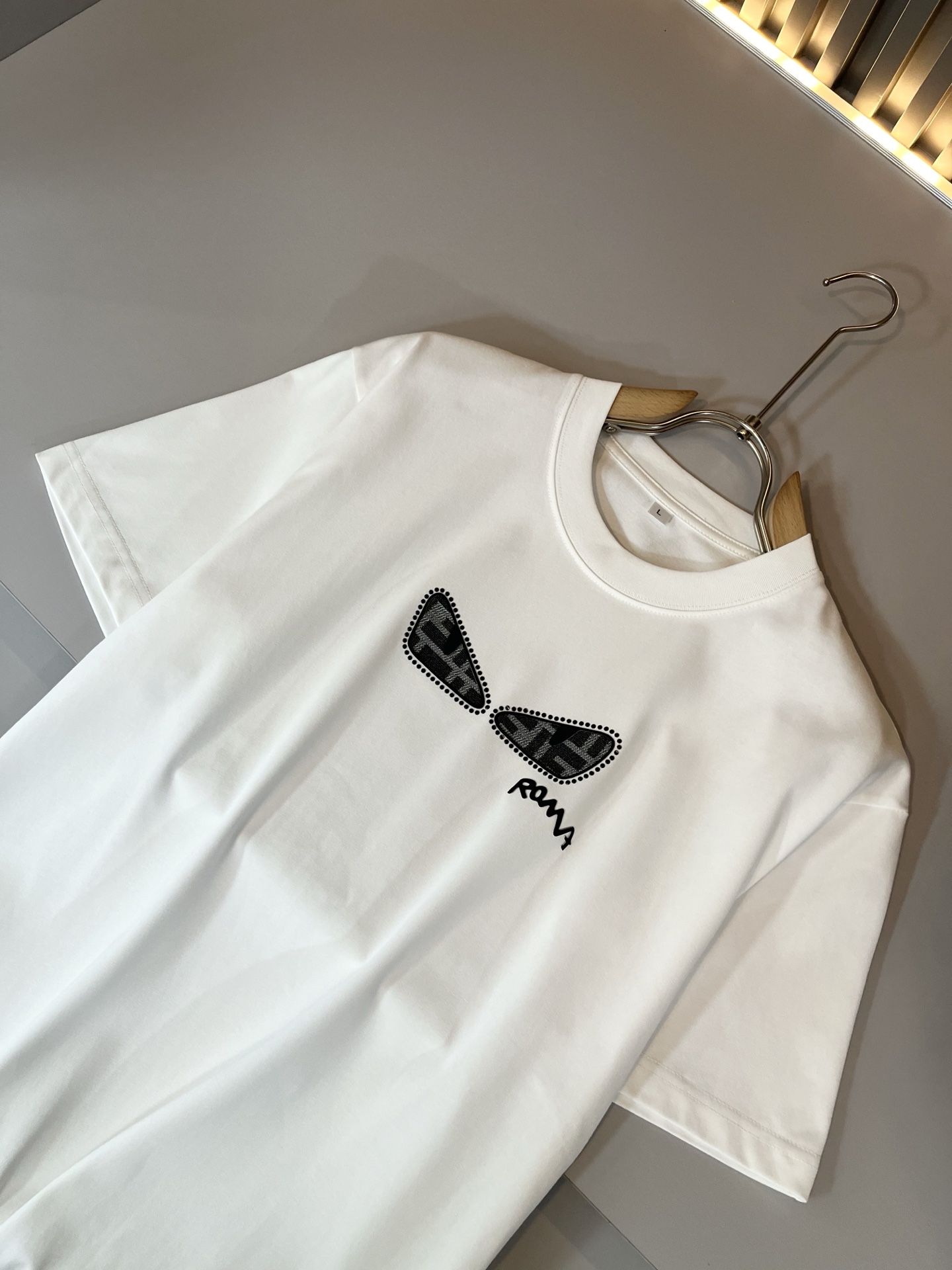 FEN*I 芬*迪2025春夏新款FD家族FF男女同款👫打底衫，男女同款👫百搭极简短袖。意大利原厂订单，