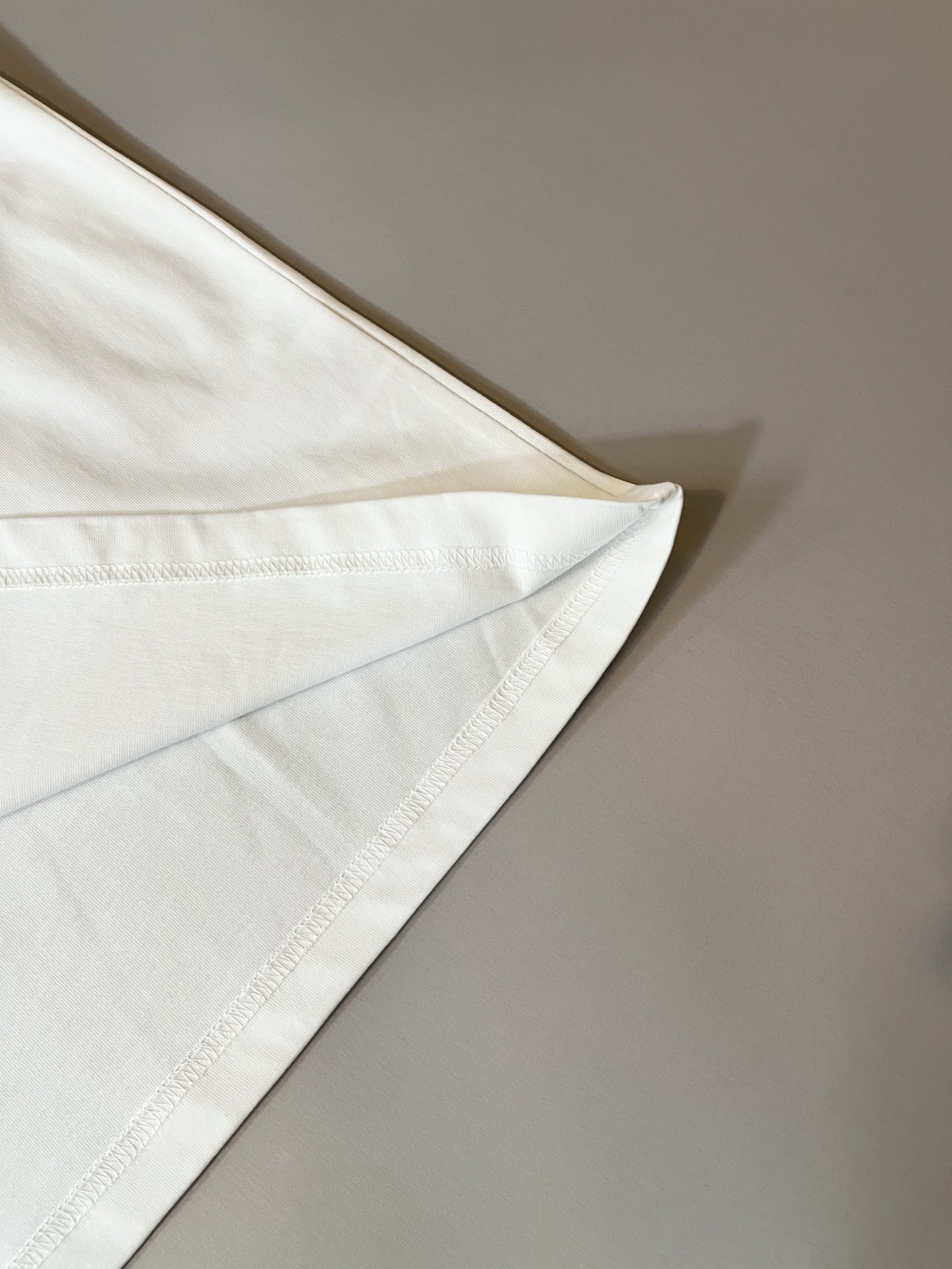 FEN*I 芬*迪2025春夏新款FD家族FF男女同款👫打底衫，男女同款👫百搭极简短袖。意大利原厂订单，