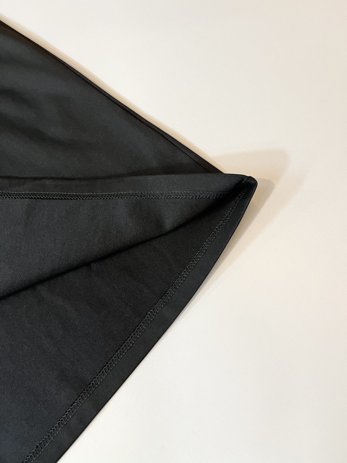 FEN*I 芬*迪2025春夏新款FD家族FF男女同款👫打底衫，男女同款👫百搭极简短袖。意大利原厂订单，