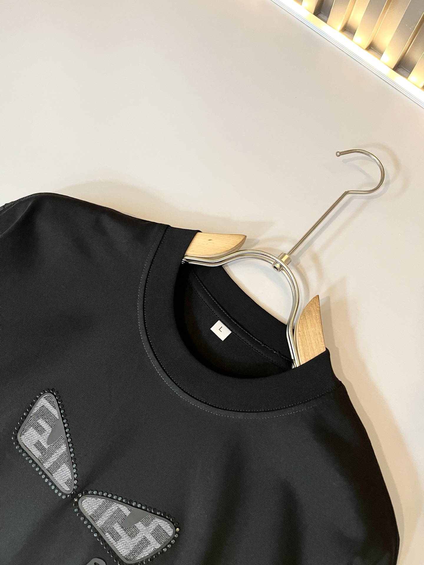 FEN*I 芬*迪2025春夏新款FD家族FF男女同款👫打底衫，男女同款👫百搭极简短袖。意大利原厂订单，