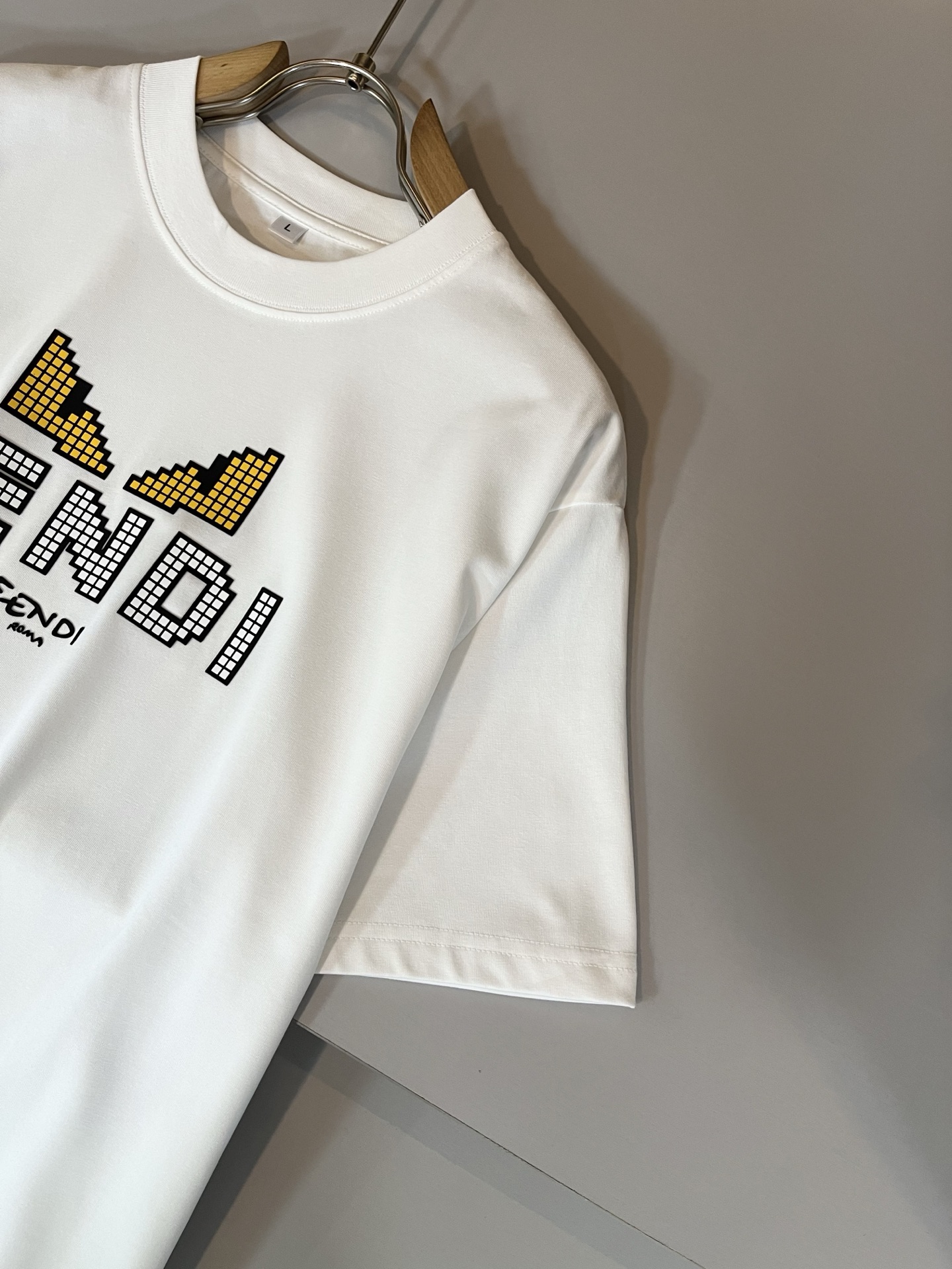 FEN*I 芬*迪2025春夏新款FD家族FF男女同款👫打底衫，男女同款👫百搭极简短袖。意大利原厂订单，