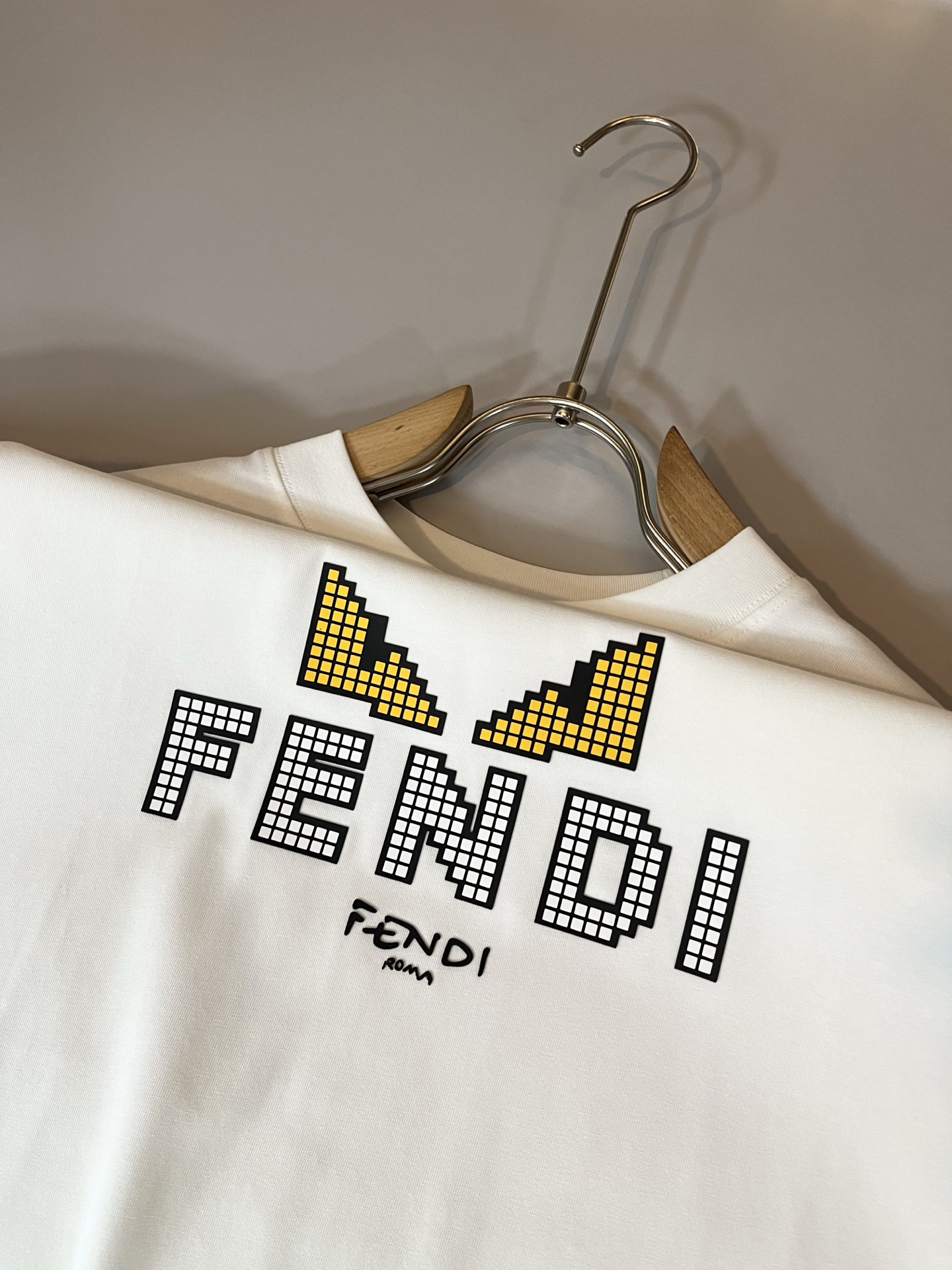 FEN*I 芬*迪2025春夏新款FD家族FF男女同款👫打底衫，男女同款👫百搭极简短袖。意大利原厂订单，