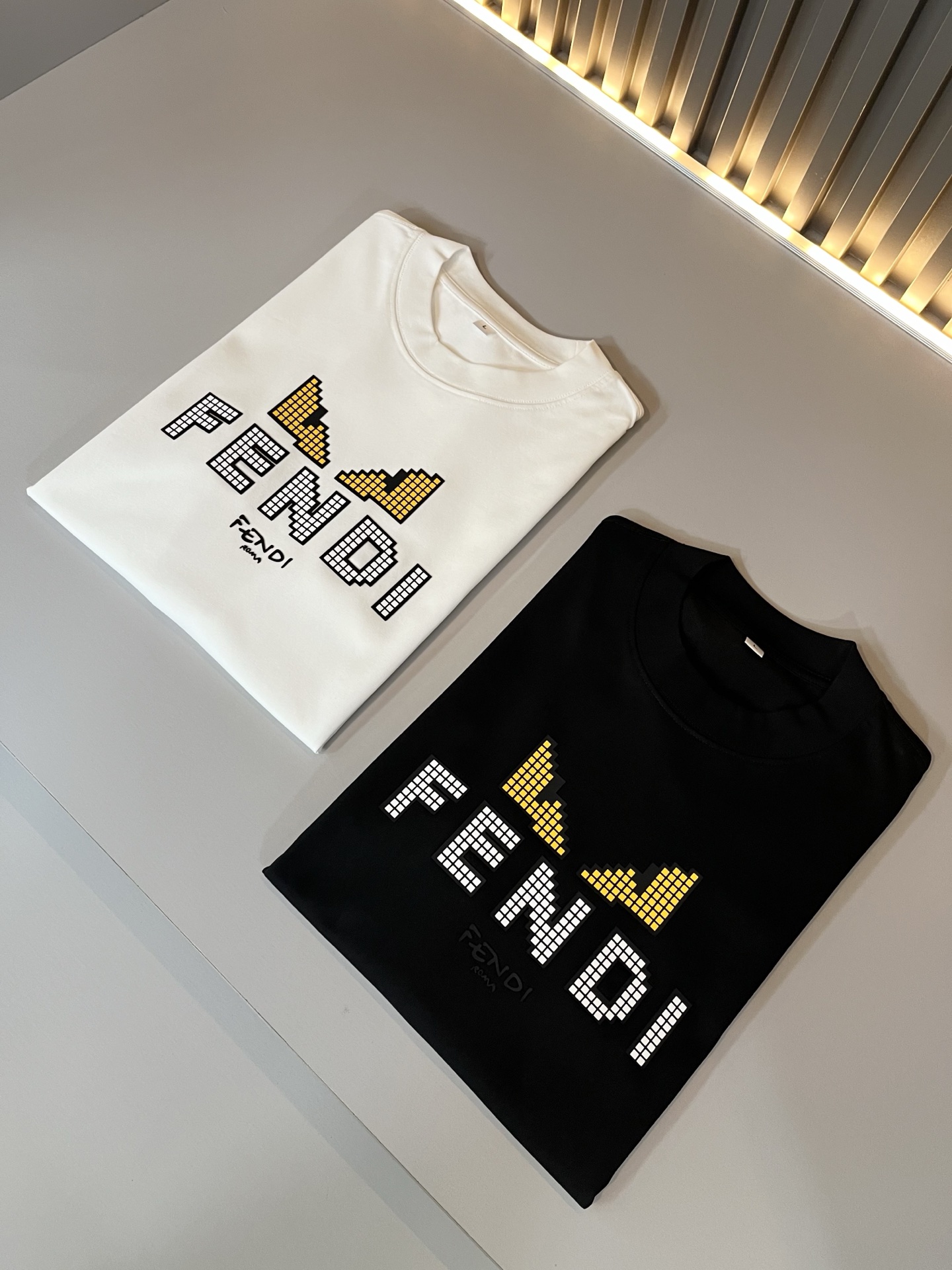 FEN*I 芬*迪2025春夏新款FD家族FF男女同款👫打底衫，男女同款👫百搭极简短袖。意大利原厂订单，