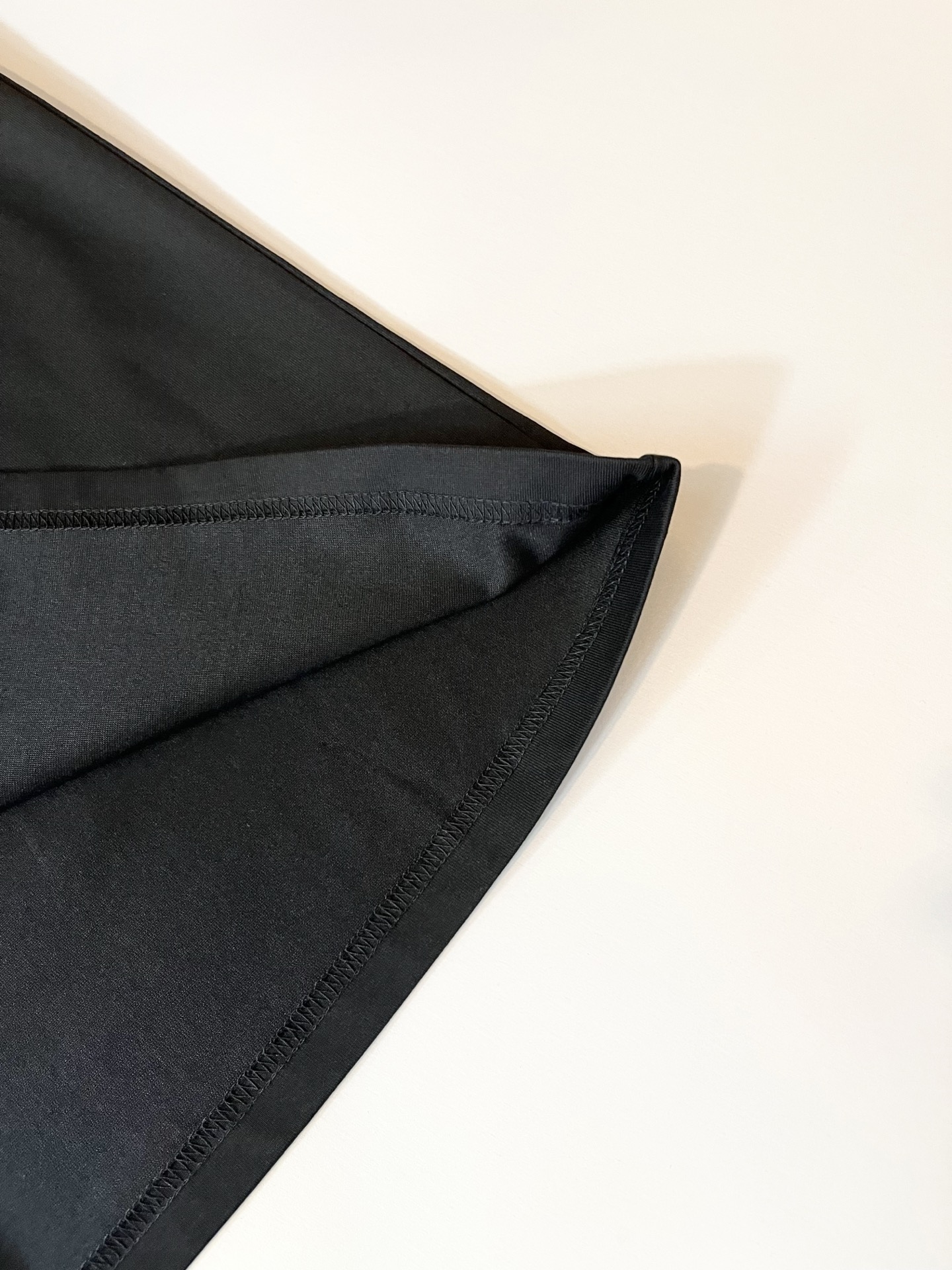 FEN*I 芬*迪2025春夏新款FD家族FF男女同款👫打底衫，男女同款👫百搭极简短袖。意大利原厂订单，