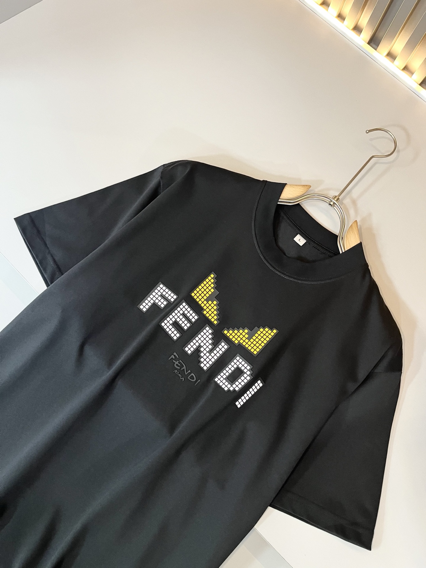 FEN*I 芬*迪2025春夏新款FD家族FF男女同款👫打底衫，男女同款👫百搭极简短袖。意大利原厂订单，