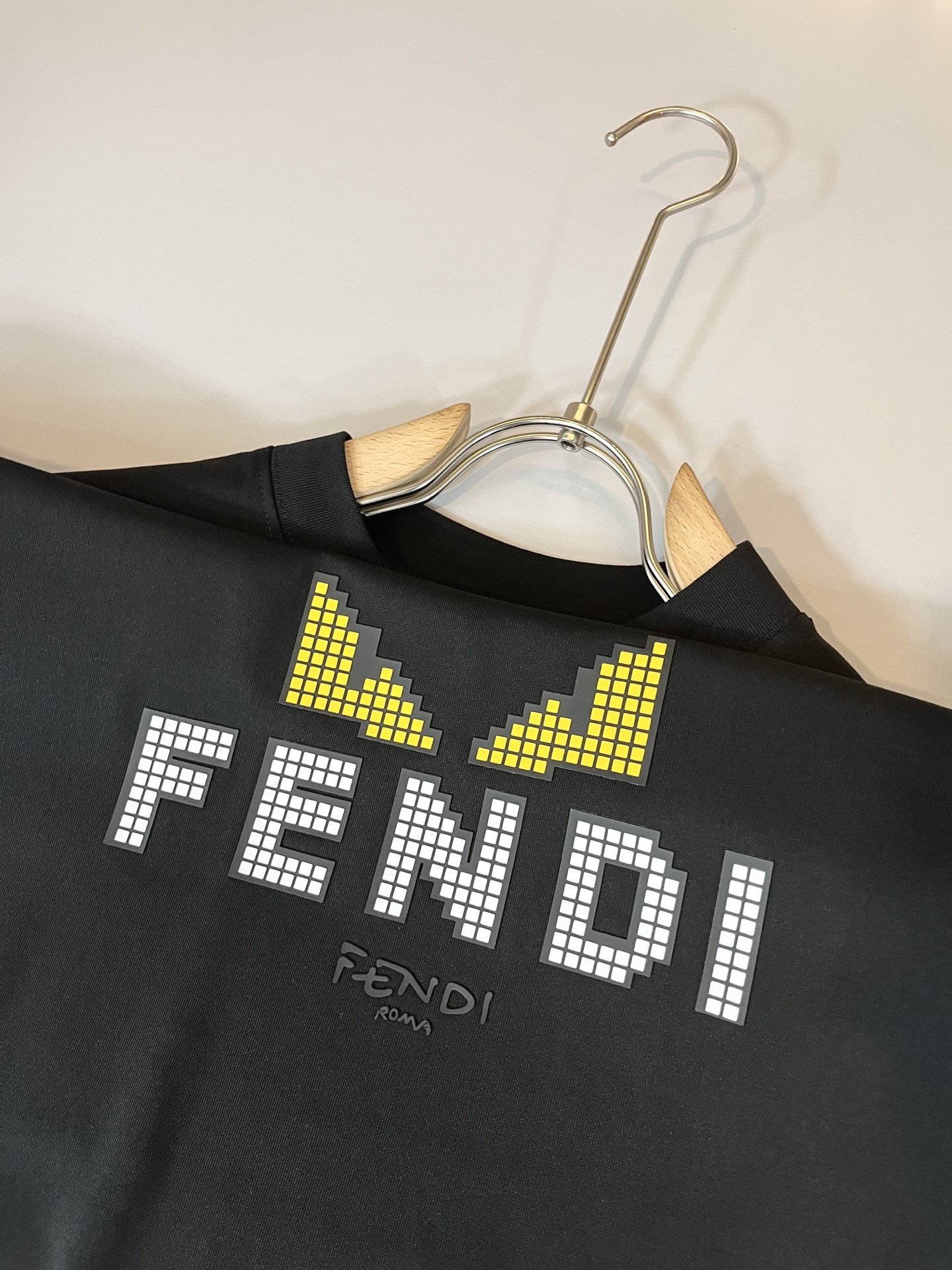 FEN*I 芬*迪2025春夏新款FD家族FF男女同款👫打底衫，男女同款👫百搭极简短袖。意大利原厂订单，