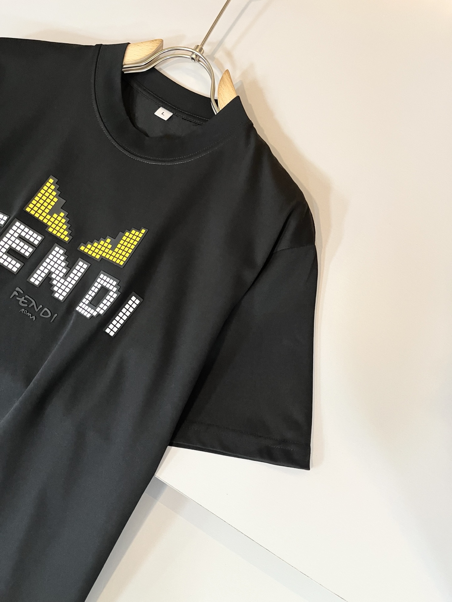 FEN*I 芬*迪2025春夏新款FD家族FF男女同款👫打底衫，男女同款👫百搭极简短袖。意大利原厂订单，