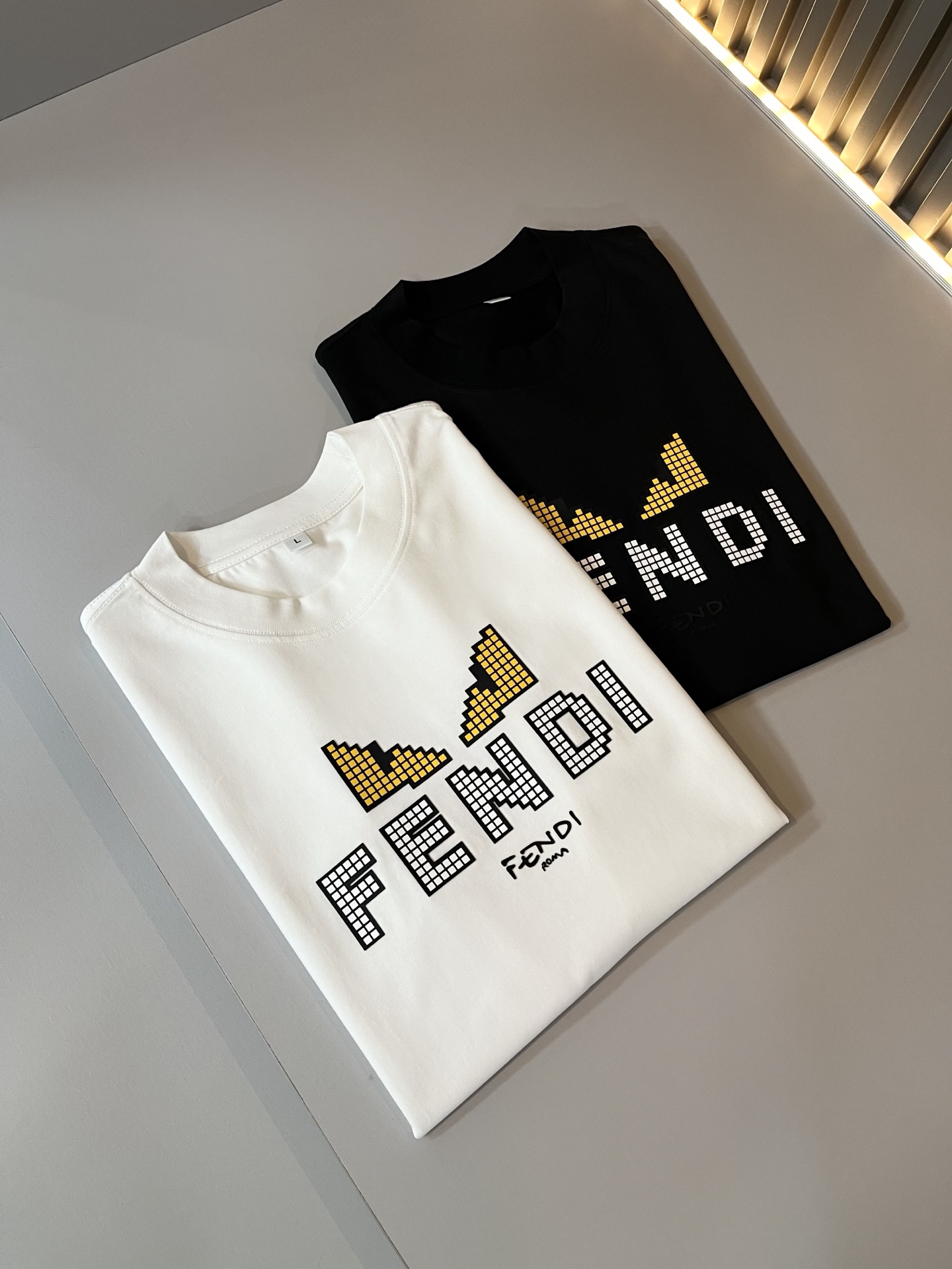 FEN*I 芬*迪2025春夏新款FD家族FF男女同款👫打底衫，男女同款👫百搭极简短袖。意大利原厂订单，