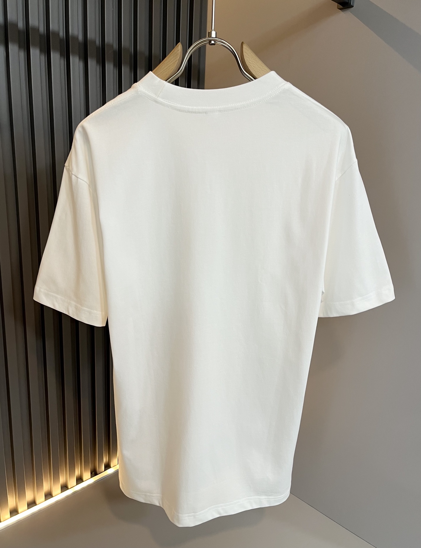 PRAD*A普*达2025春夏新款男女同款👫短袖T恤，最新款全网独家首上！！~既经典有时尚百搭，谁不爱啊