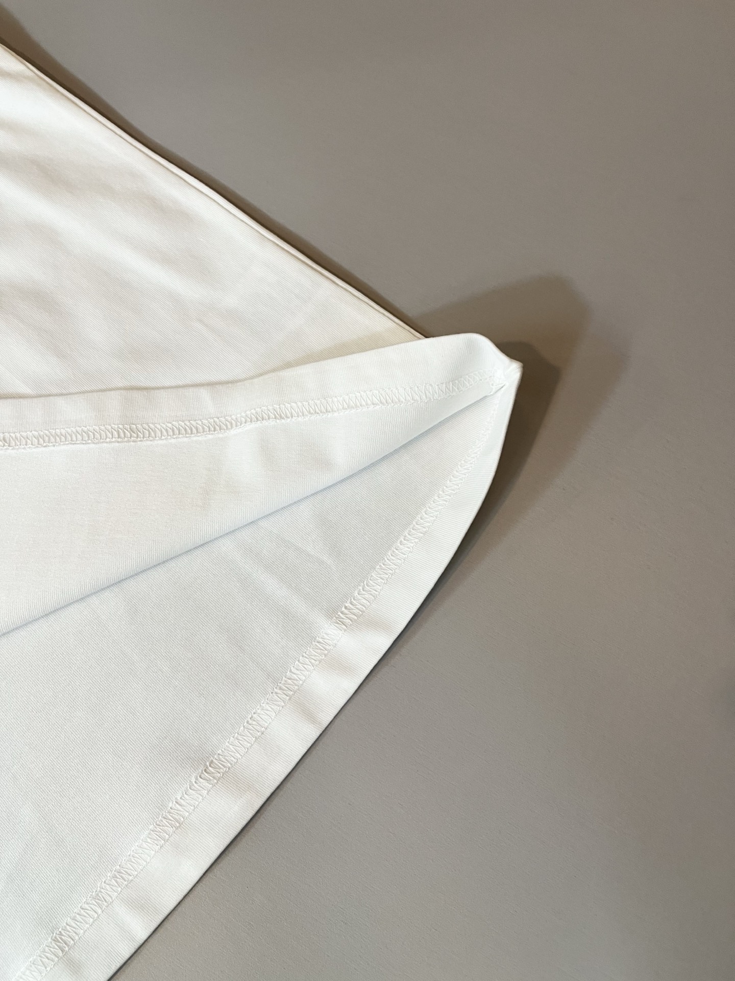 Gucc*古家 2025春夏新款男女同情侣款👫休闲宽松棉质圆领短袖T恤衫！贸易公司渠道稀出，同步官网发售