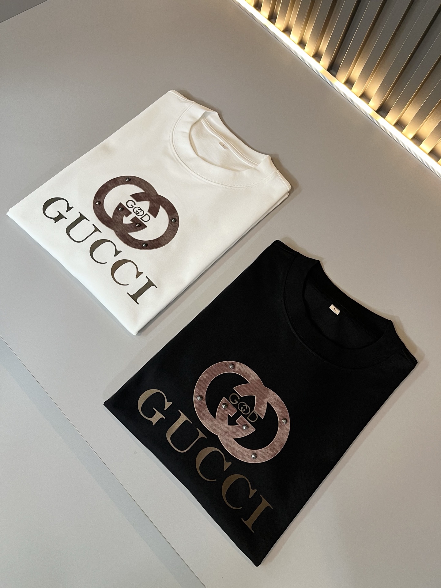 Gucc*古家 2025春夏新款男女同情侣款👫休闲宽松棉质圆领短袖T恤衫！贸易公司渠道稀出，同步官网发售