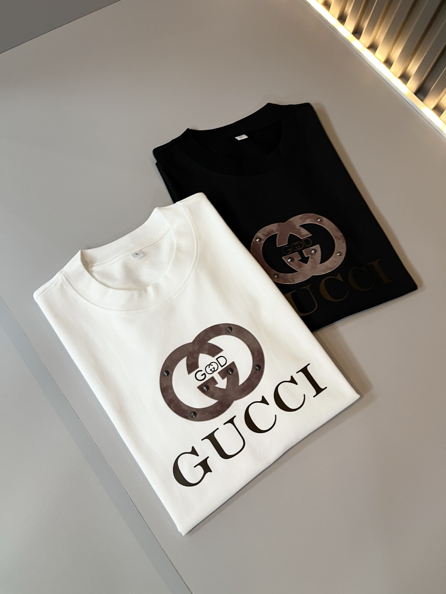 Gucc*古家 2025春夏新款男女同情侣款👫休闲宽松棉质圆领短袖T恤衫！贸易公司渠道稀出，同步官网发售