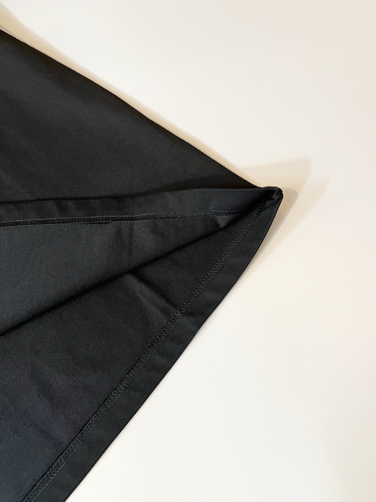 Gucc*古家 2025春夏新款男女同情侣款👫休闲宽松棉质圆领短袖T恤衫！贸易公司渠道稀出，同步官网发售