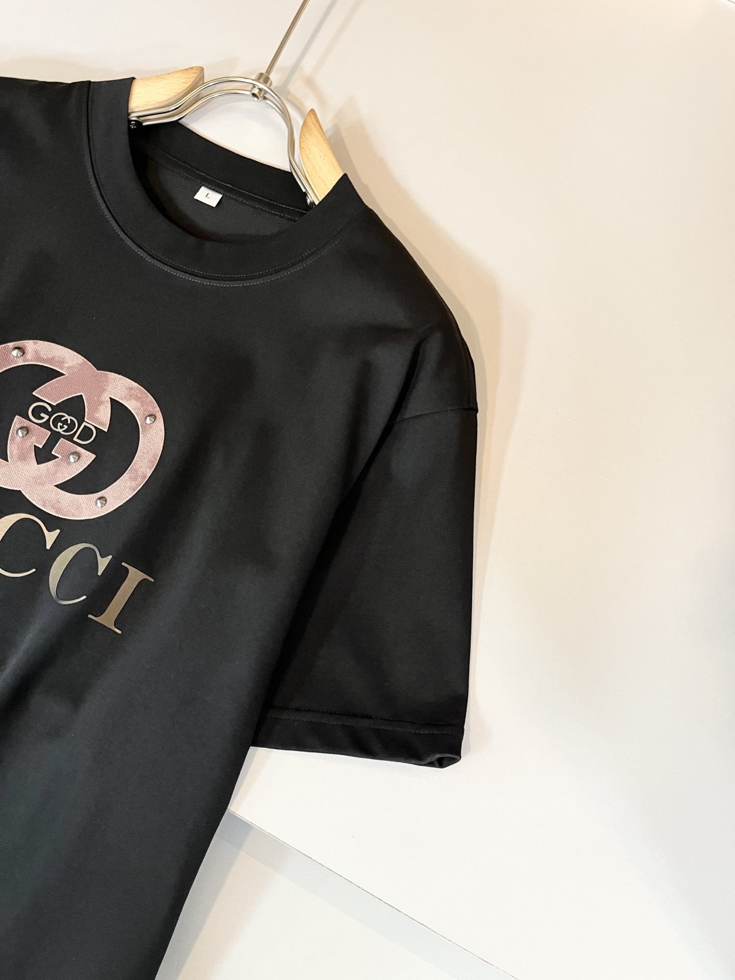 Gucc*古家 2025春夏新款男女同情侣款👫休闲宽松棉质圆领短袖T恤衫！贸易公司渠道稀出，同步官网发售