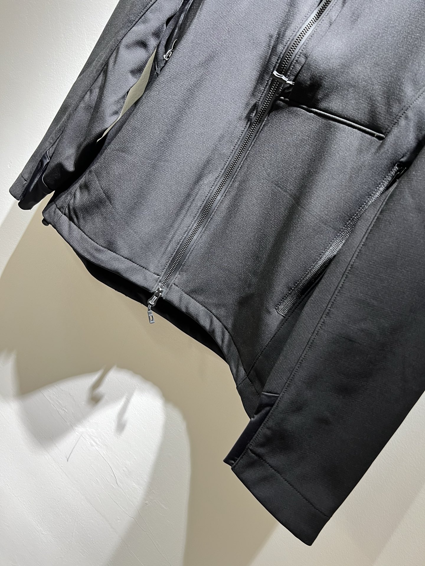 ARCTER*X始*祖鸟 2025秋冬新款男女同款👫夹克外套，户外品牌可能大家第一想到的就是加拿大鹅、始