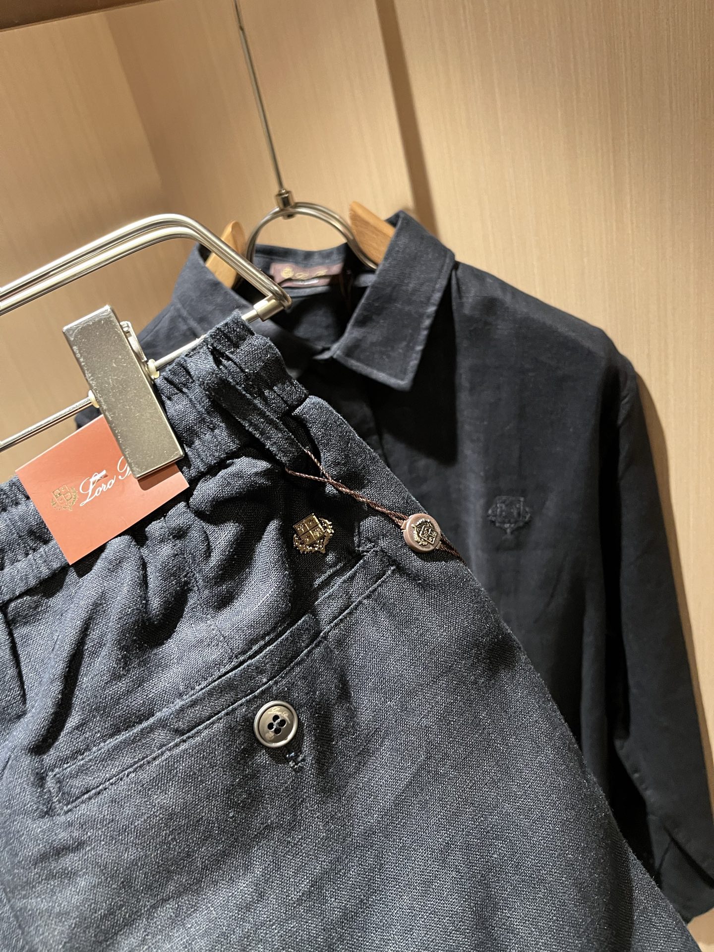 Loro Piana诺悠翩雅 2025秋冬男士套装，最新的贸易订单全品相！！网红款！上身舒适透气，不僵硬