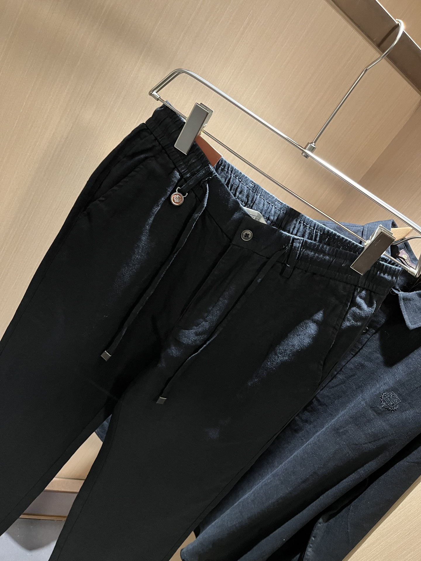 Loro Piana诺悠翩雅 2025秋冬男士套装，最新的贸易订单全品相！！网红款！上身舒适透气，不僵硬