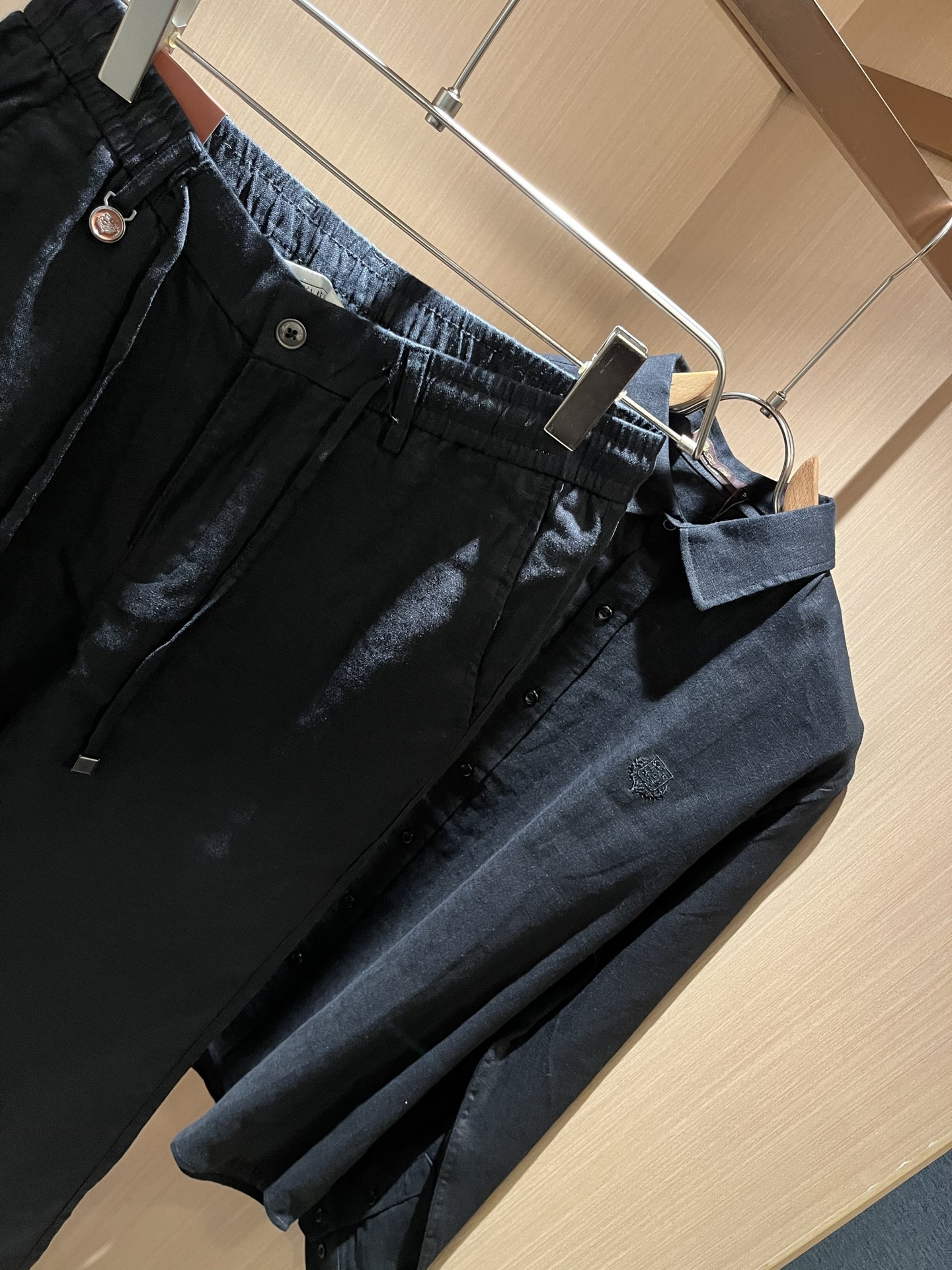 Loro Piana诺悠翩雅 2025秋冬男士套装，最新的贸易订单全品相！！网红款！上身舒适透气，不僵硬