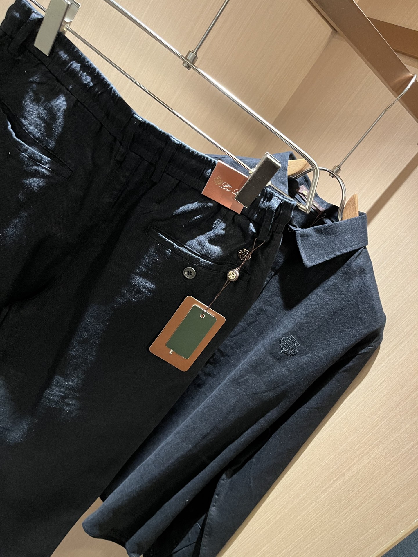 Loro Piana诺悠翩雅 2025秋冬男士套装，最新的贸易订单全品相！！网红款！上身舒适透气，不僵硬