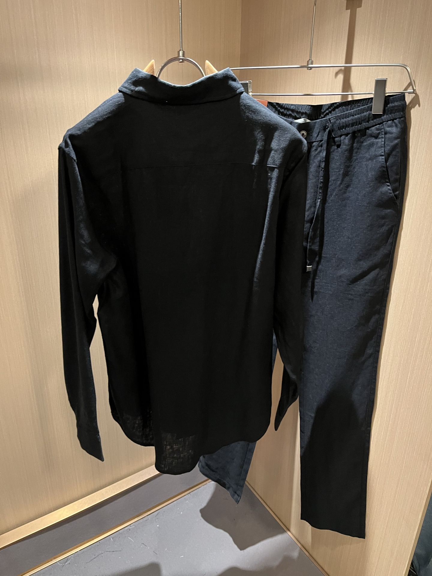 Loro Piana诺悠翩雅 2025秋冬男士套装，最新的贸易订单全品相！！网红款！上身舒适透气，不僵硬