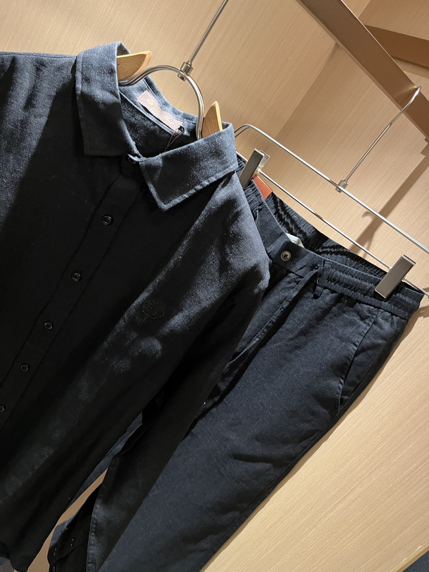 Loro Piana诺悠翩雅 2025秋冬男士套装，最新的贸易订单全品相！！网红款！上身舒适透气，不僵硬