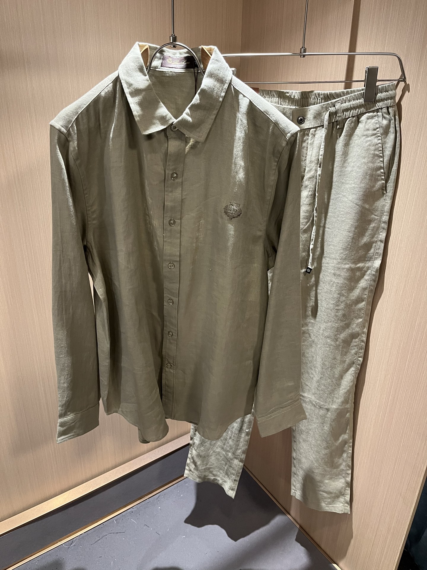 Loro Piana诺悠翩雅 2025秋冬男士套装，最新的贸易订单全品相！！网红款！上身舒适透气，不僵硬