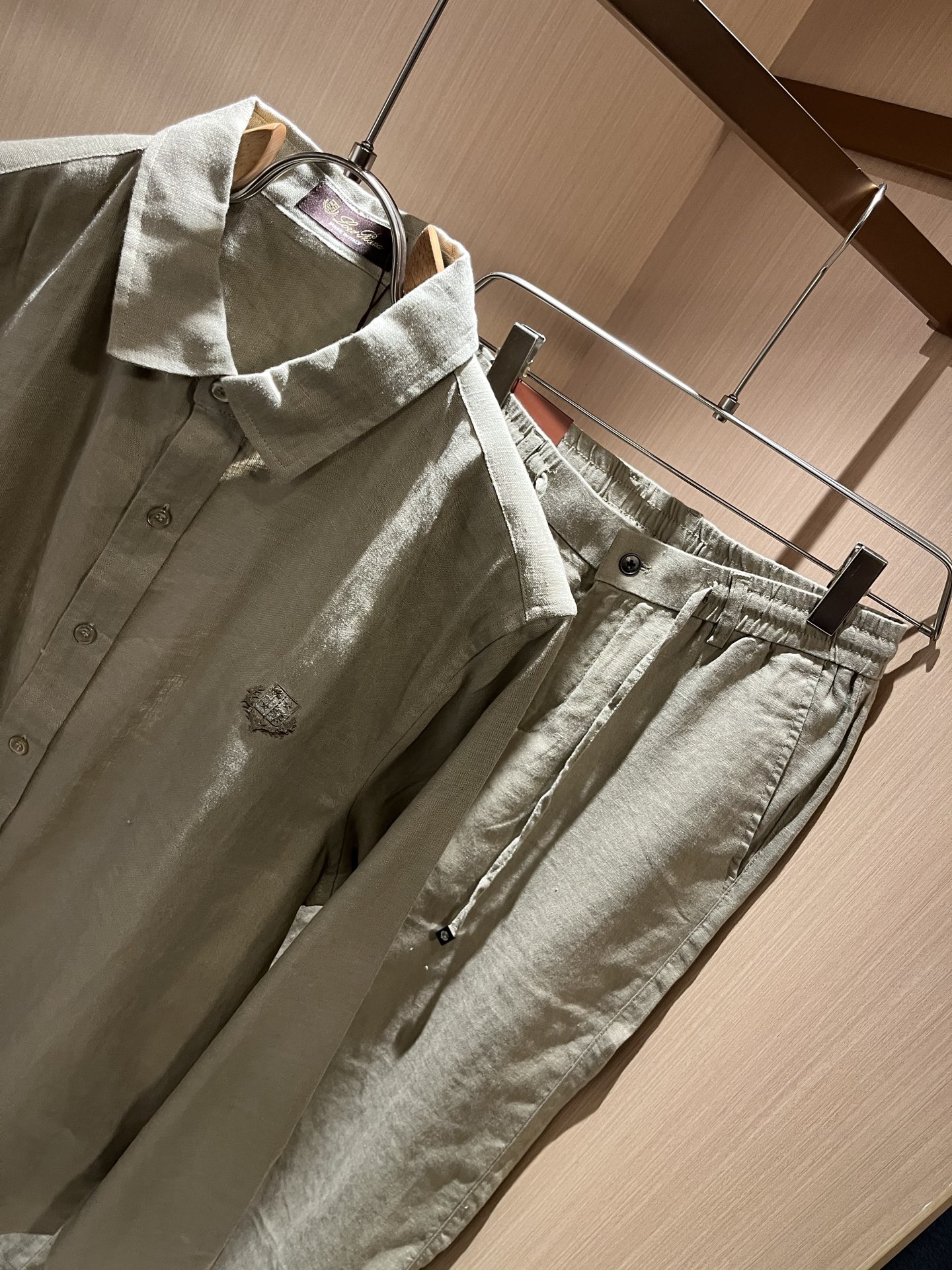 Loro Piana诺悠翩雅 2025秋冬男士套装，最新的贸易订单全品相！！网红款！上身舒适透气，不僵硬