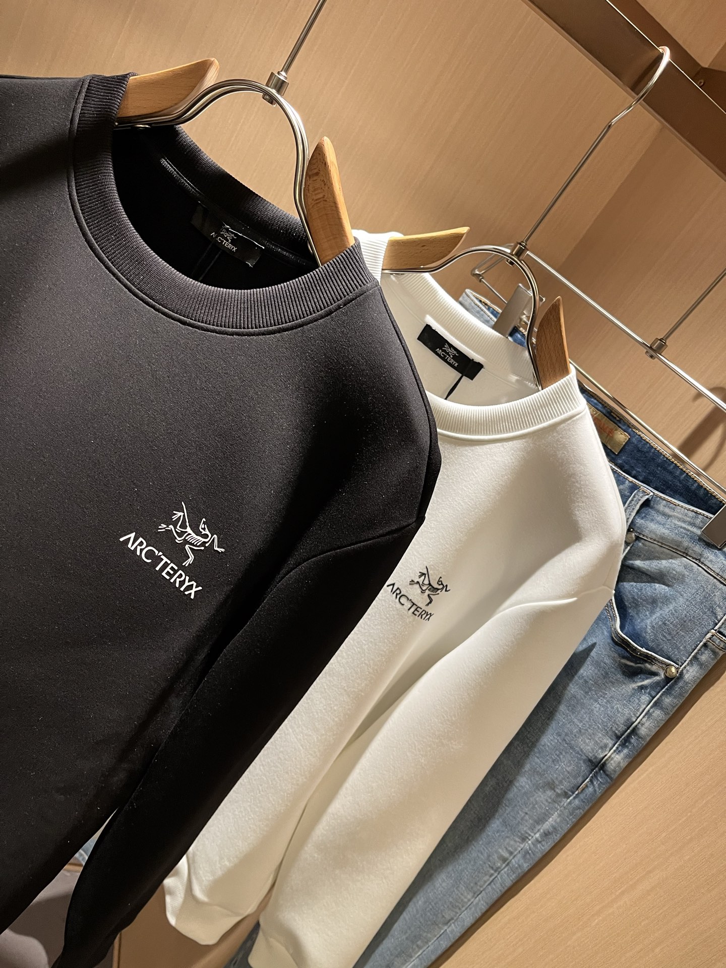 ARCTER*X始*祖鸟 2025秋冬新款男女同款👫休闲卫衣，户外品牌可能大家第一想到的就是加拿大鹅、始