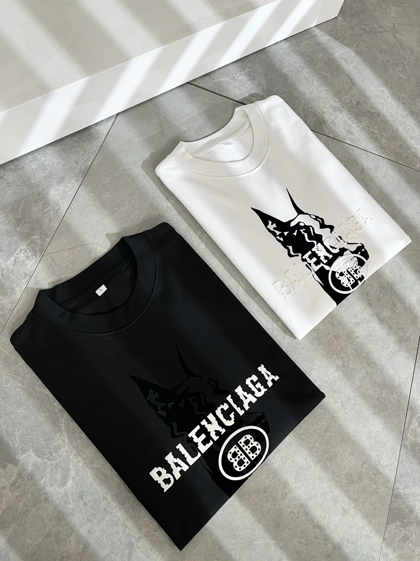 BALENCI*GA巴黎*家 2025春夏新款男女同款👫短袖T恤！走秀图案印花时尚休闲短袖T恤衫！设计l