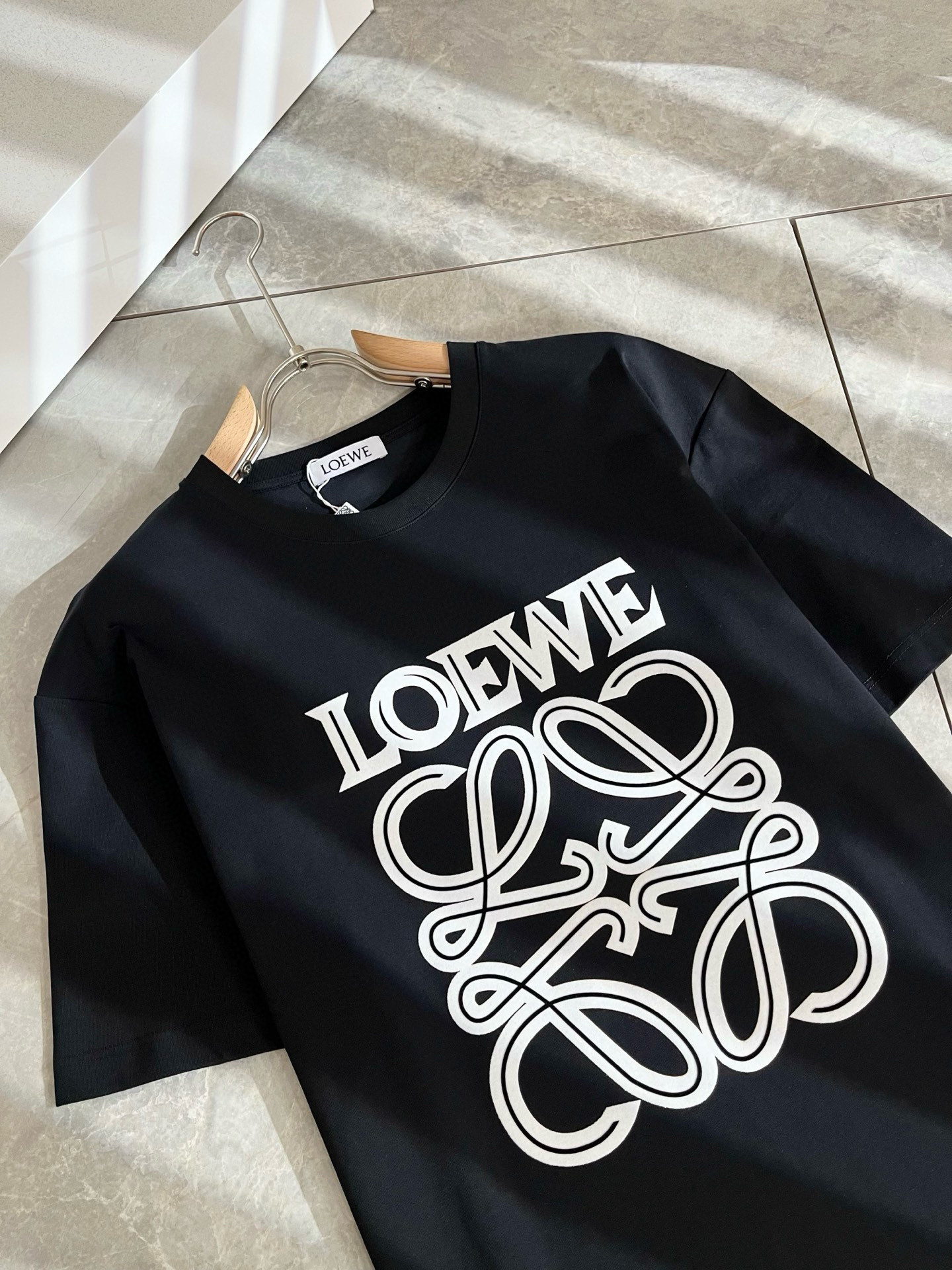 LOE*WE罗*威 2025春夏新款男女同款👫短袖T恤，意大利原厂订单渠道，极具个性高级风，标志logo