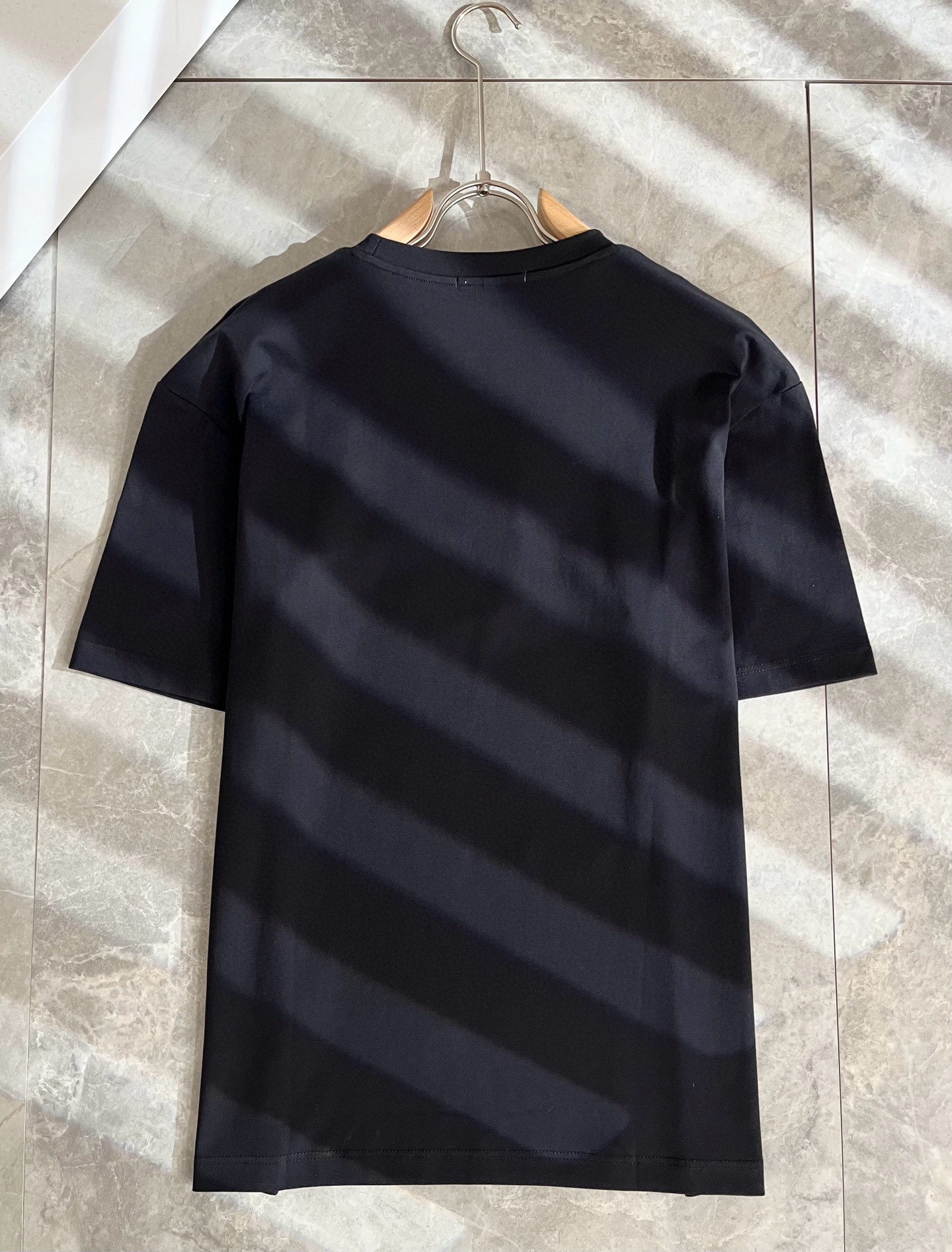 LOE*WE罗*威 2025春夏新款男女同款👫短袖T恤，意大利原厂订单渠道，极具个性高级风，标志logo