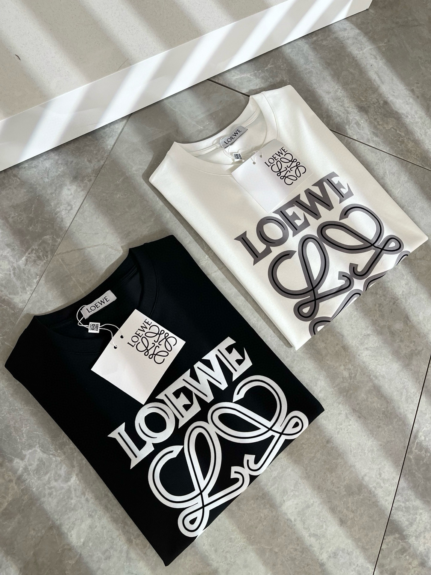 LOE*WE罗*威 2025春夏新款男女同款👫短袖T恤，意大利原厂订单渠道，极具个性高级风，标志logo