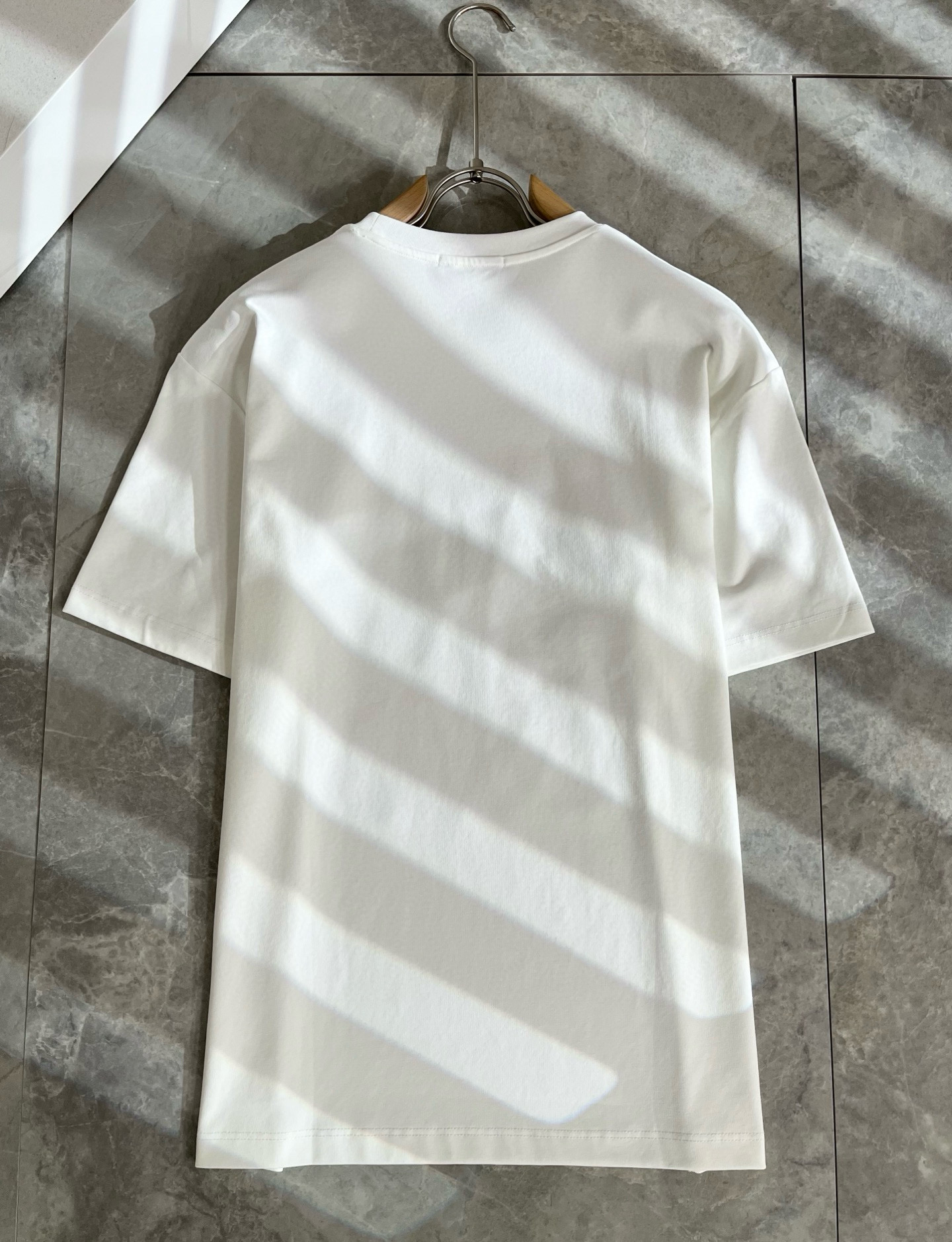 LOE*WE罗*威 2025春夏新款男女同款👫短袖T恤，意大利原厂订单渠道，极具个性高级风，标志logo