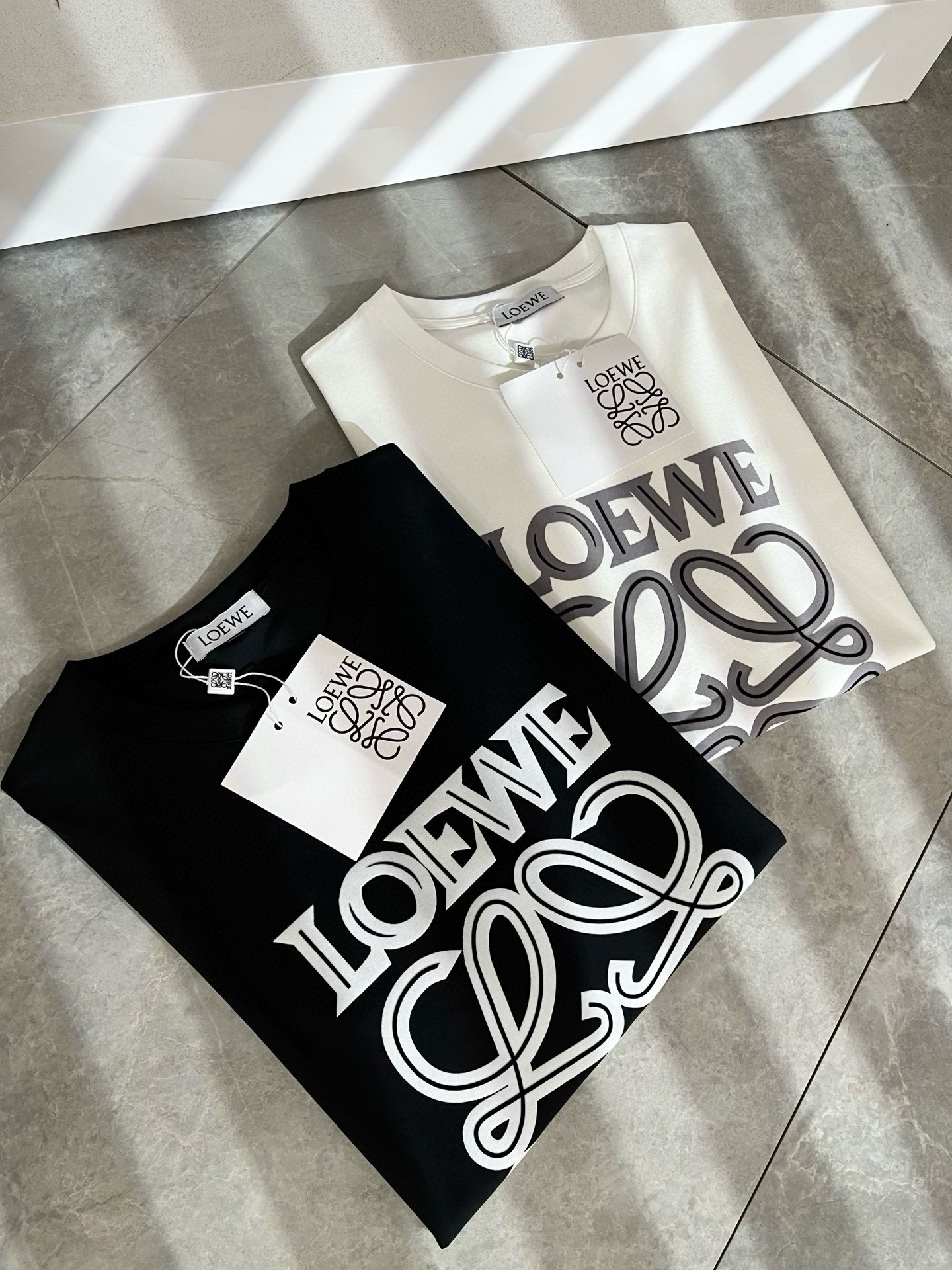 LOE*WE罗*威 2025春夏新款男女同款👫短袖T恤，意大利原厂订单渠道，极具个性高级风，标志logo