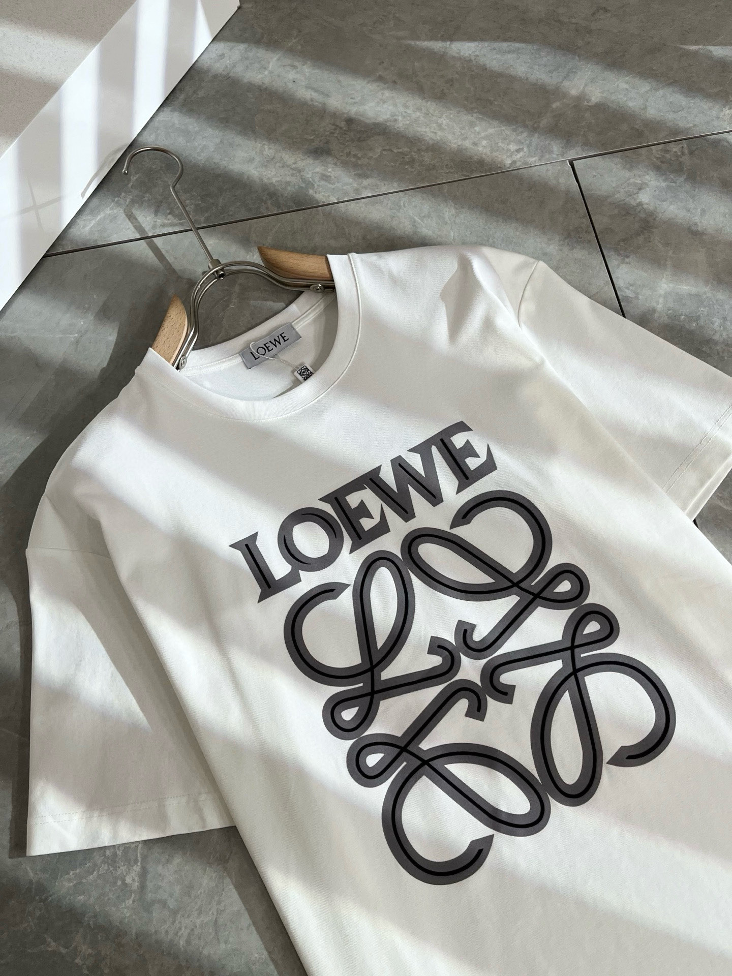 LOE*WE罗*威 2025春夏新款男女同款👫短袖T恤，意大利原厂订单渠道，极具个性高级风，标志logo