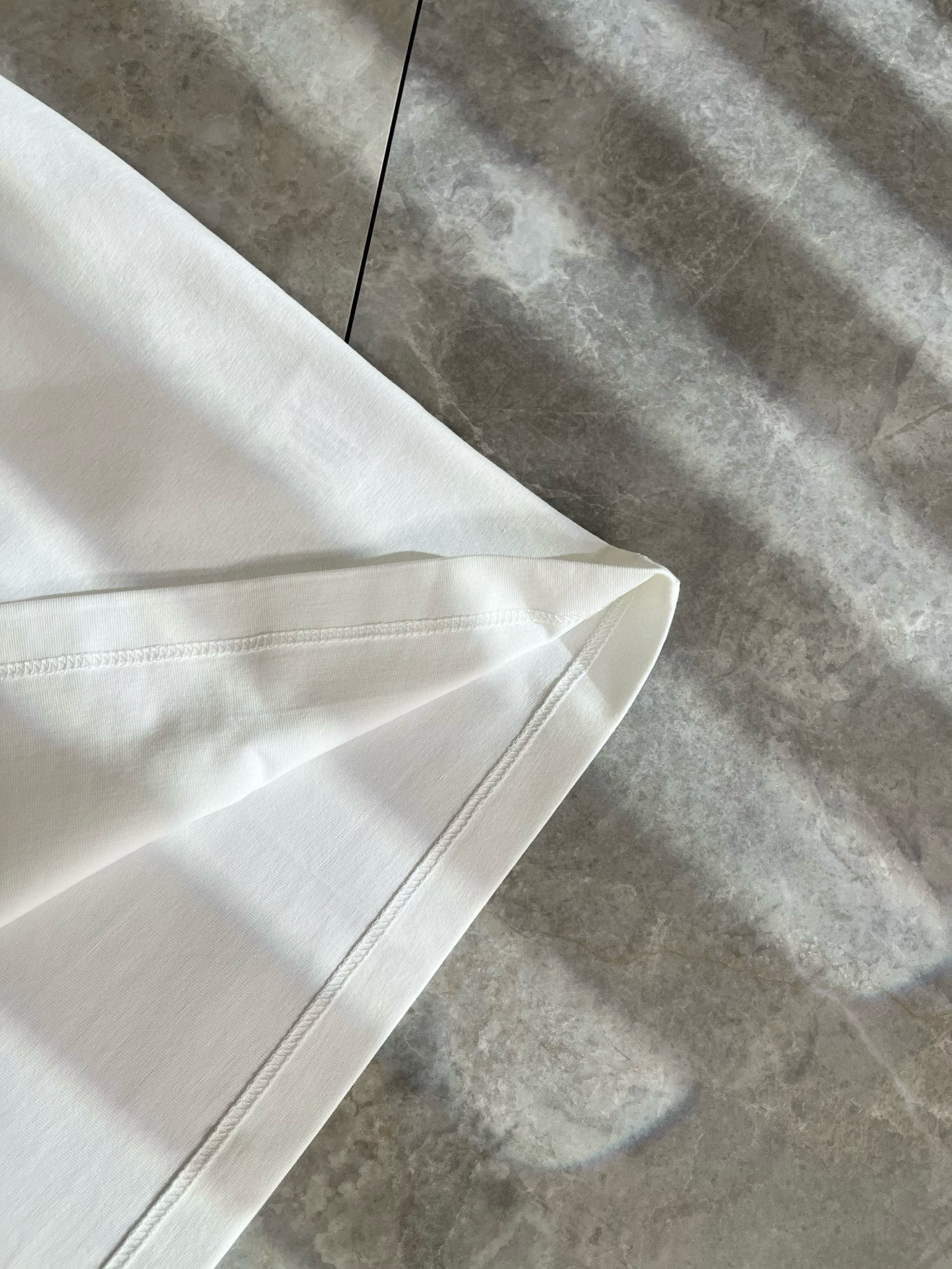 LOE*WE罗*威 2025春夏新款男女同款👫短袖T恤，意大利原厂订单渠道，极具个性高级风，标志logo