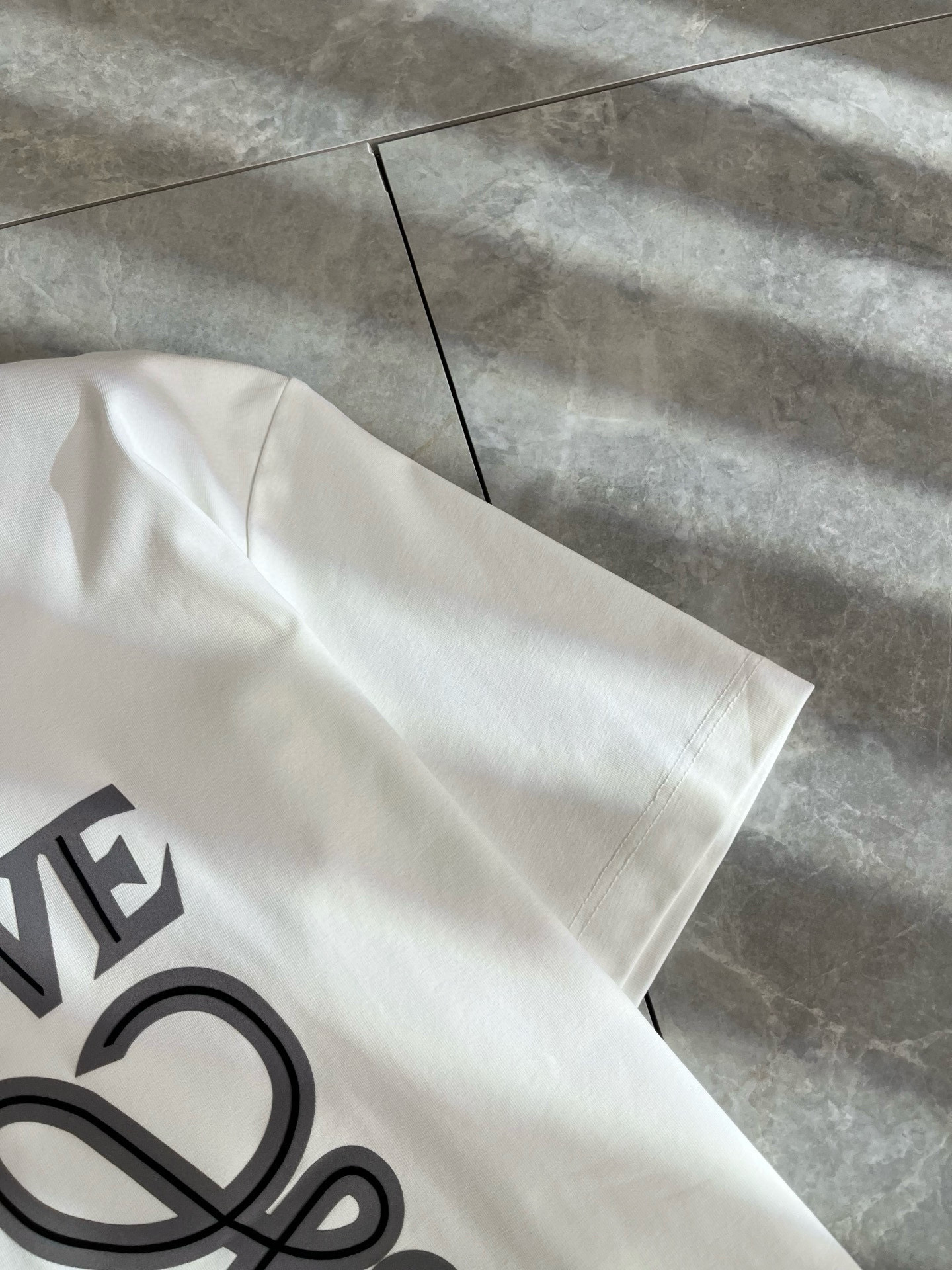 LOE*WE罗*威 2025春夏新款男女同款👫短袖T恤，意大利原厂订单渠道，极具个性高级风，标志logo