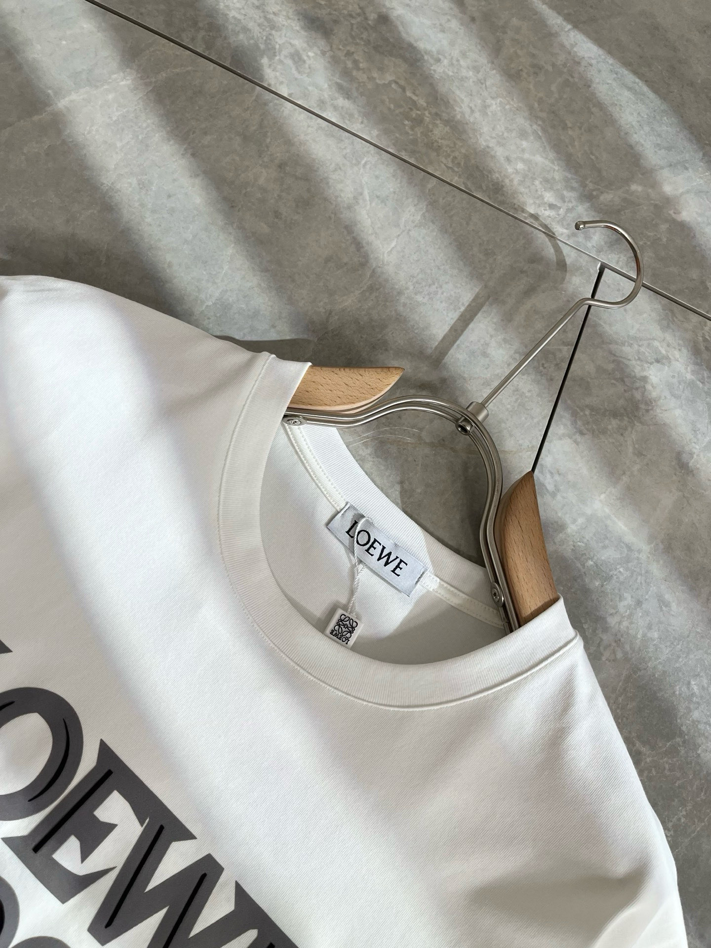 LOE*WE罗*威 2025春夏新款男女同款👫短袖T恤，意大利原厂订单渠道，极具个性高级风，标志logo