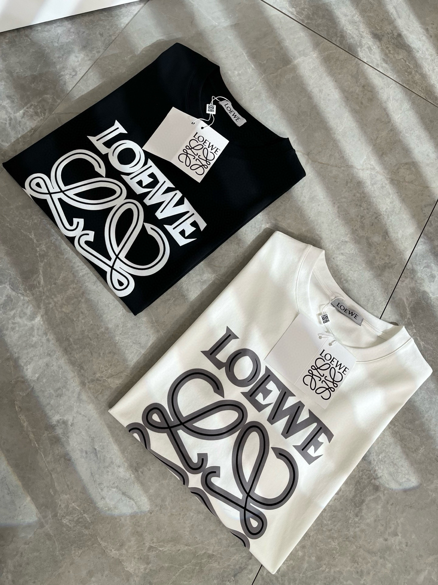 LOE*WE罗*威 2025春夏新款男女同款👫短袖T恤，意大利原厂订单渠道，极具个性高级风，标志logo