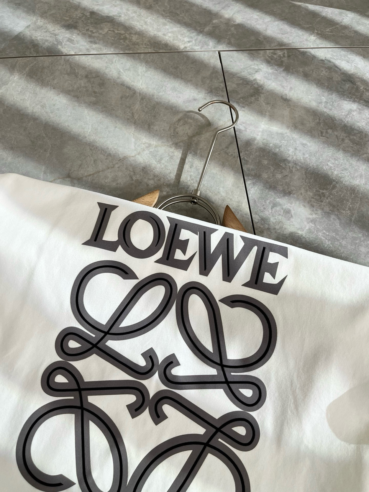 LOE*WE罗*威 2025春夏新款男女同款👫短袖T恤，意大利原厂订单渠道，极具个性高级风，标志logo