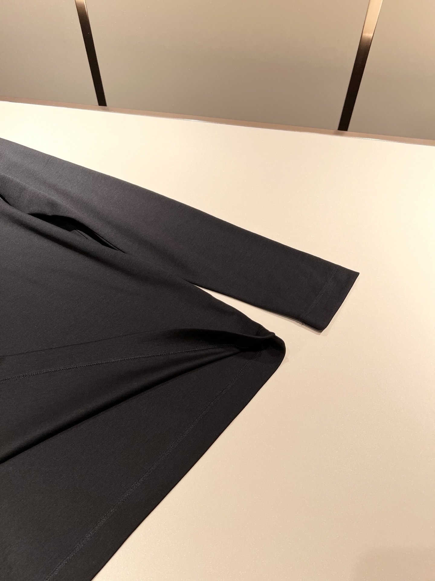 PRAD*A普*达2025秋冬新款男士长袖打底衫，最新款全网独家首上！！~既经典有时尚百搭，谁不爱啊，将