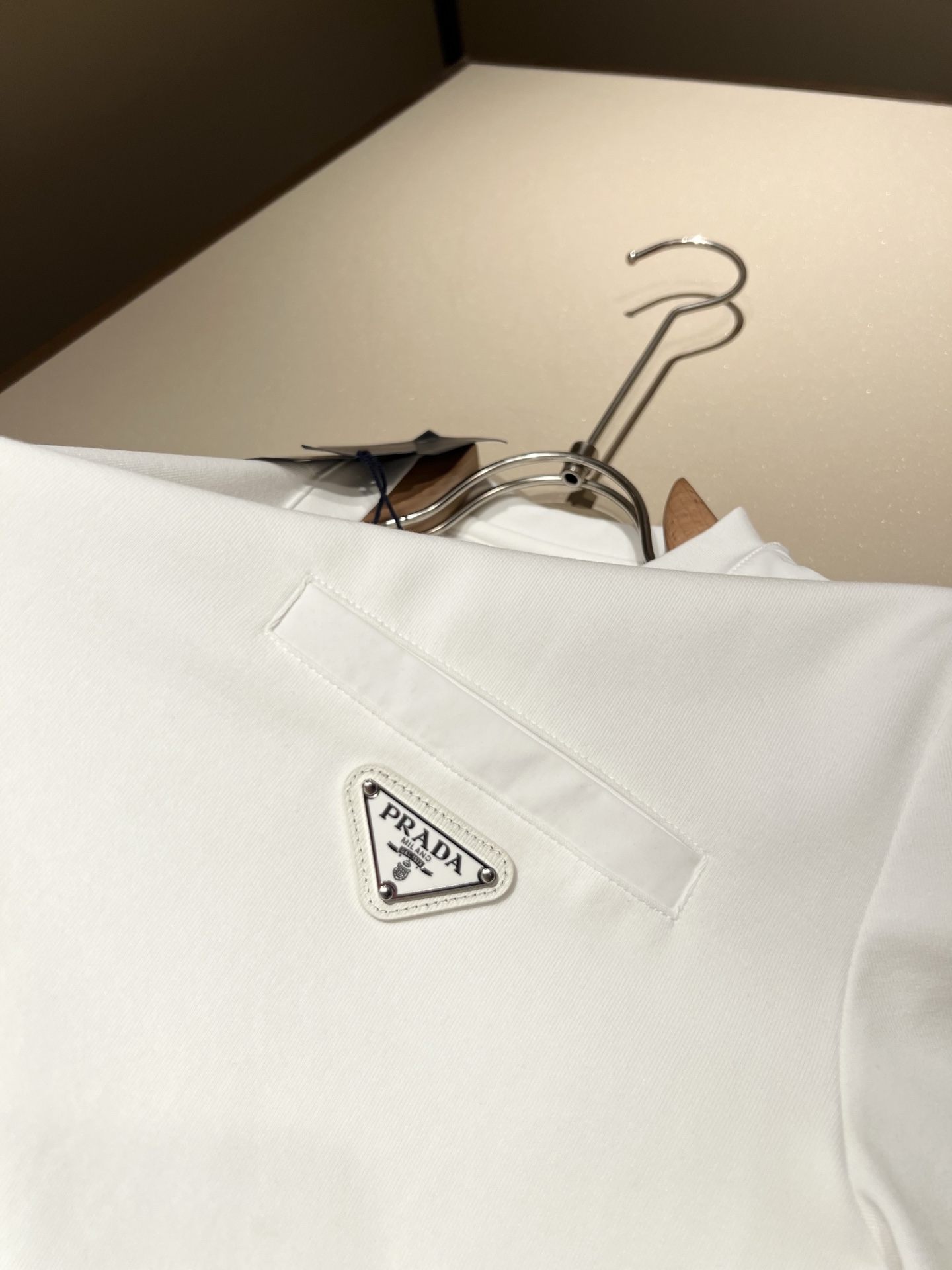 PRAD*A普*达2025秋冬新款男士长袖打底衫，最新款全网独家首上！！~既经典有时尚百搭，谁不爱啊，将